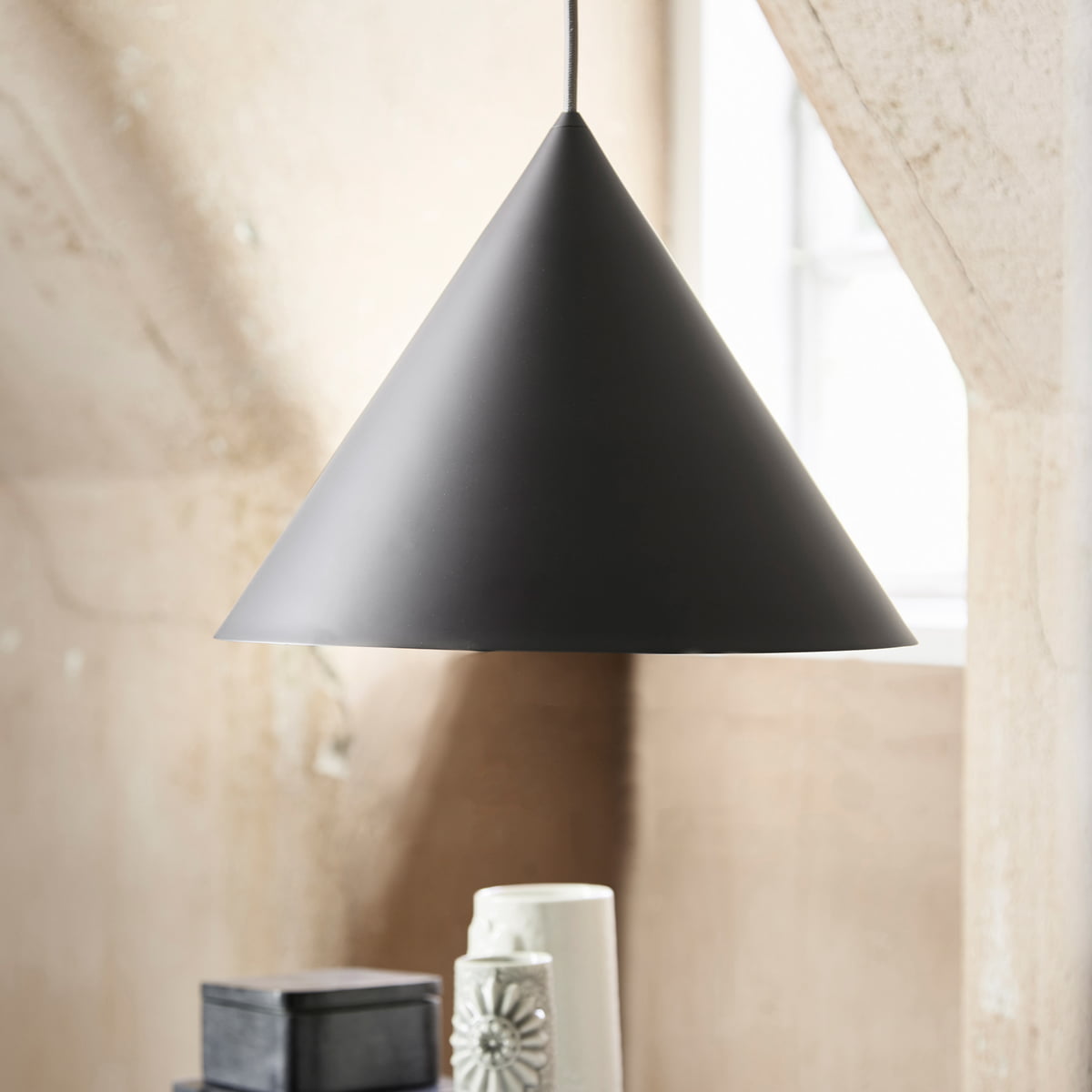 Caeluvyu Modern Minimalist Dark Metal Pendant Lamp