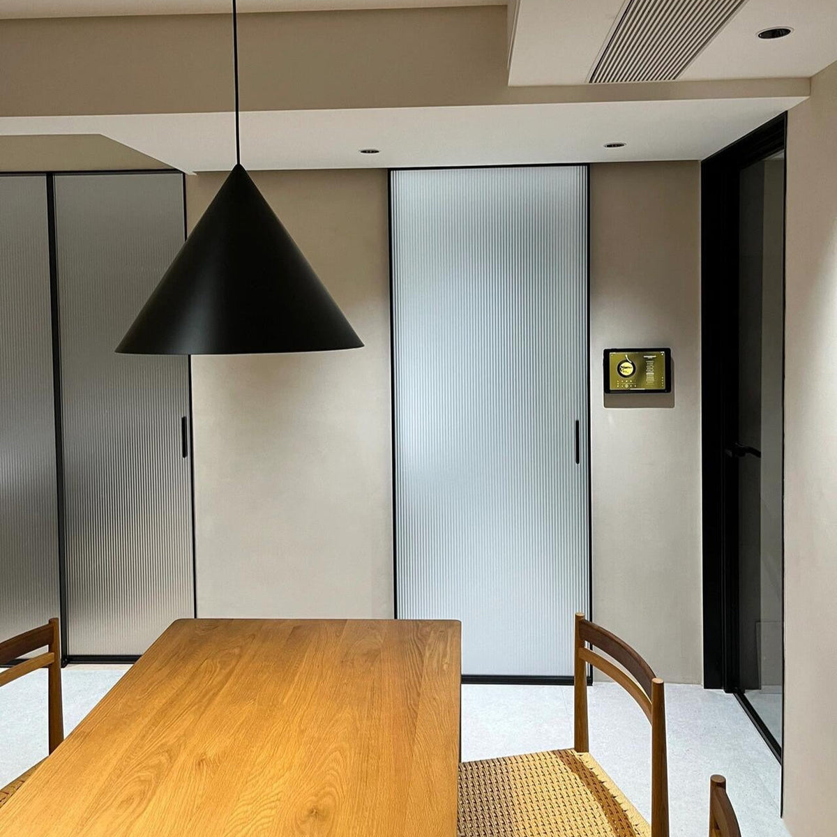 Caeluvyu Modern Minimalist Dark Metal Pendant Lamp