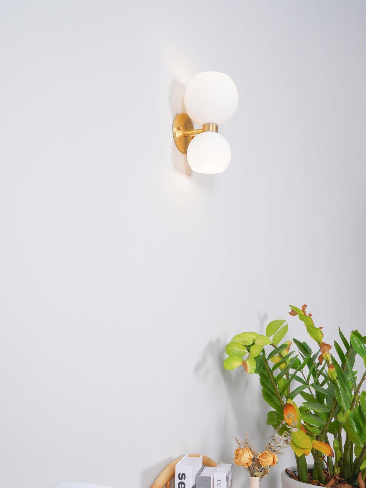 Avynion Modern Nordic Art Glass Wall Lamp