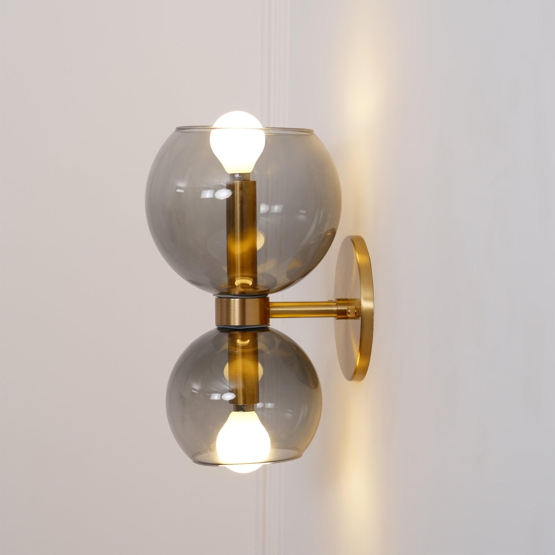 Avynion Modern Nordic Art Glass Wall Lamp