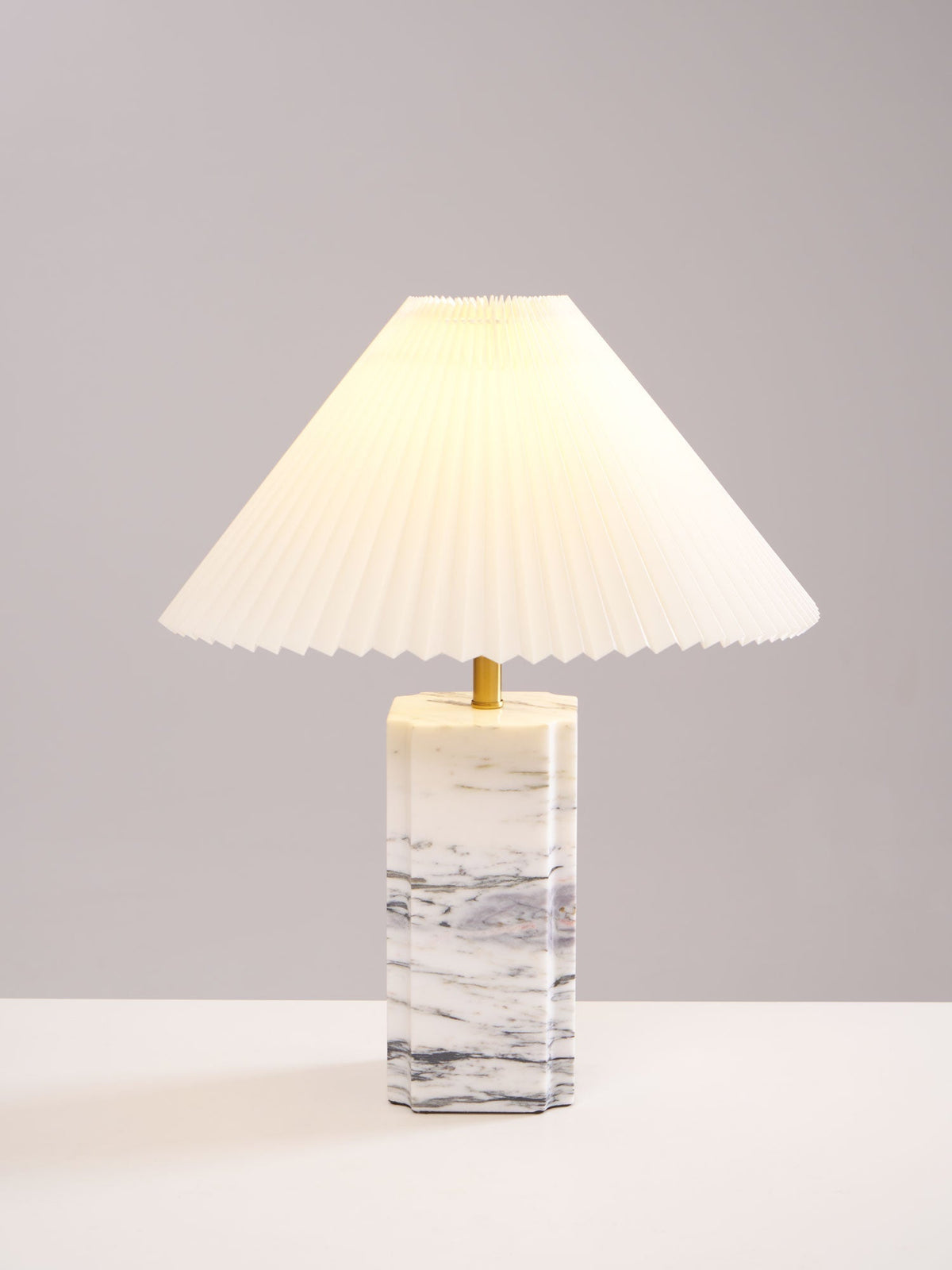 Selaleria Modern Table Lamp