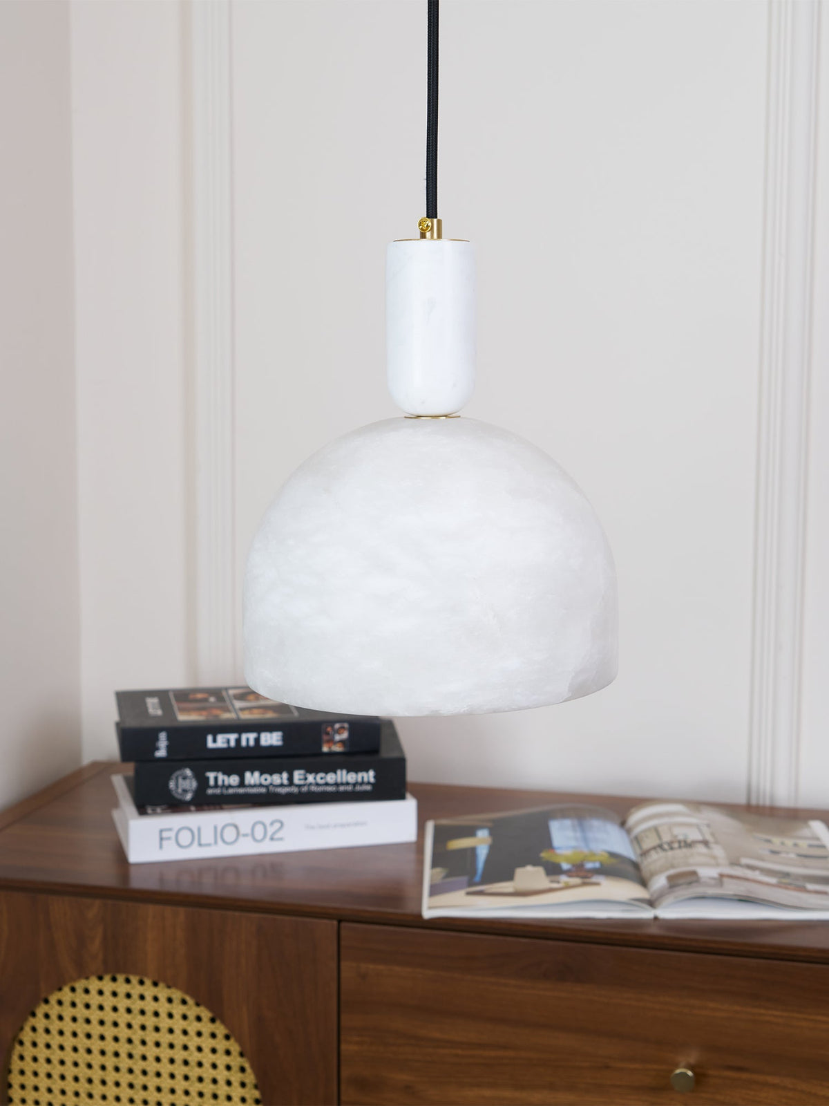 Leda Minimalist Alabaster Pendant Light