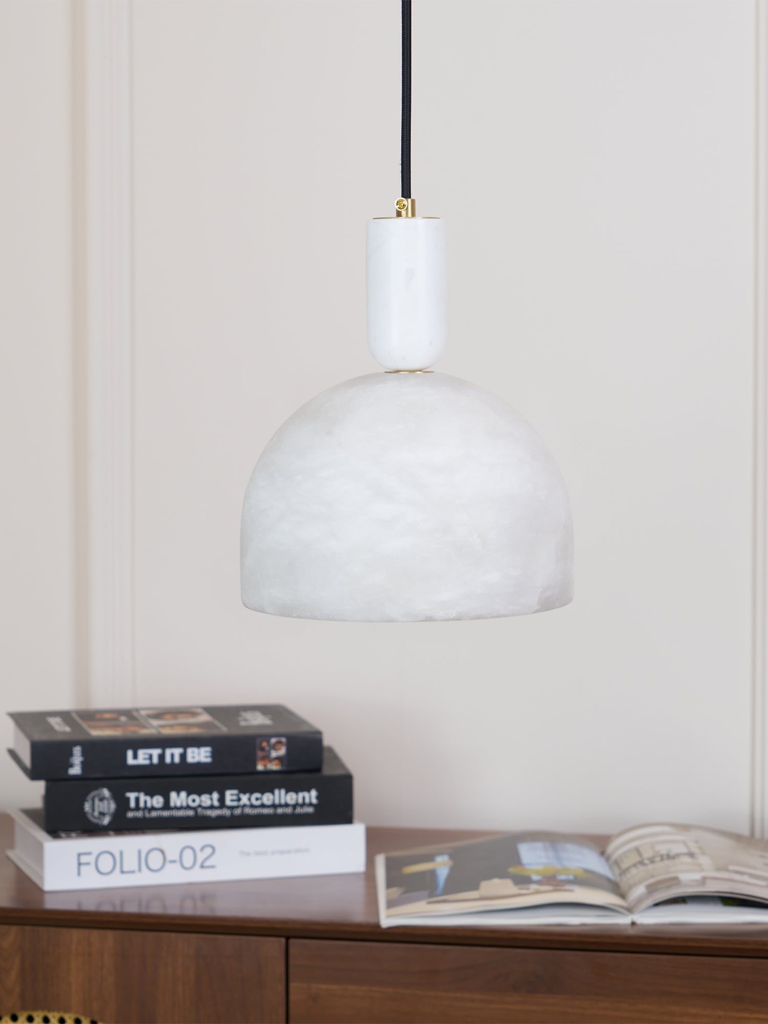Leda Minimalist Alabaster Pendant Light