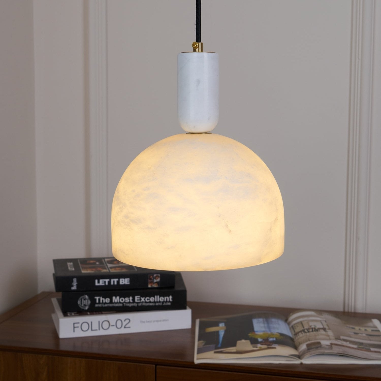 Leda Minimalist Alabaster Pendant Light