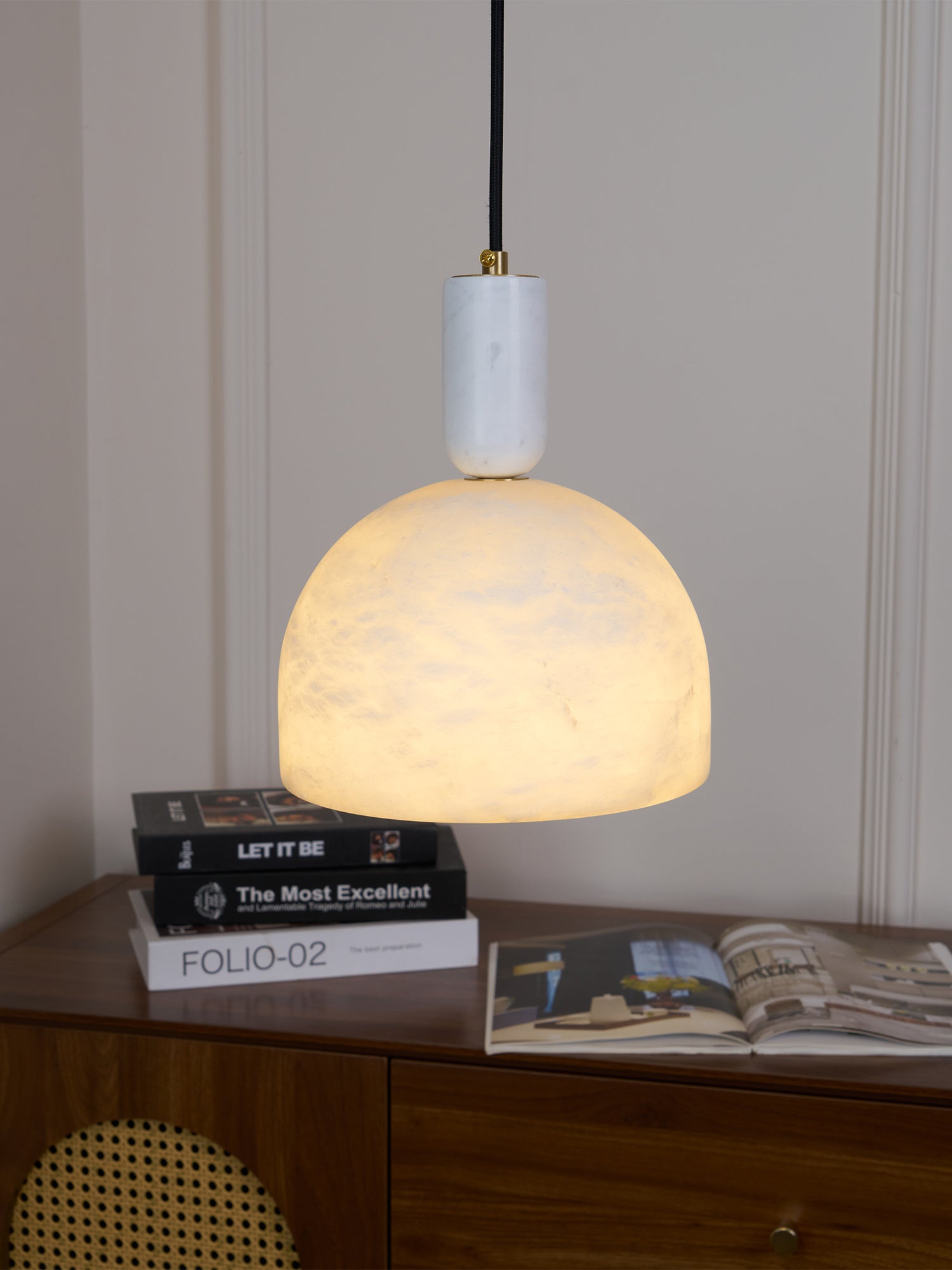 Leda Minimalist Alabaster Pendant Light
