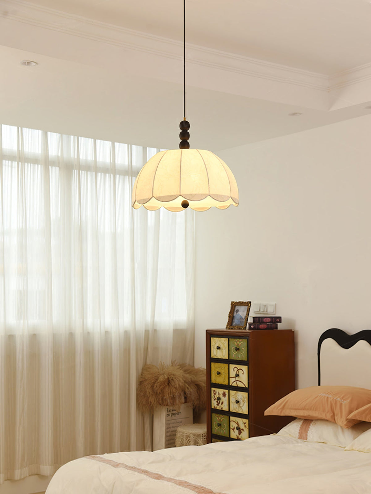 Syphaen Traditional Blossom Fabric Wood Pendant Light