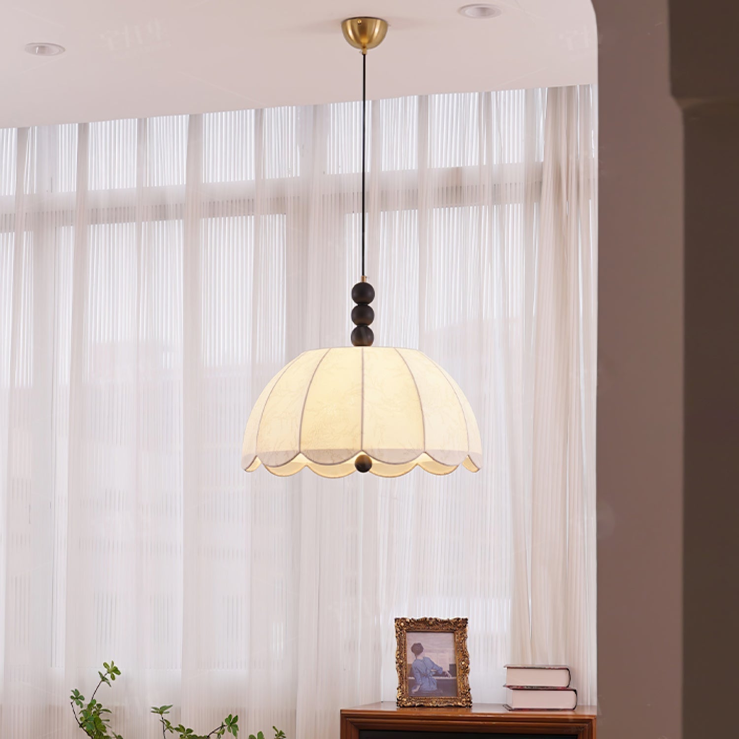 Syphaen Traditional Blossom Fabric Wood Pendant Light