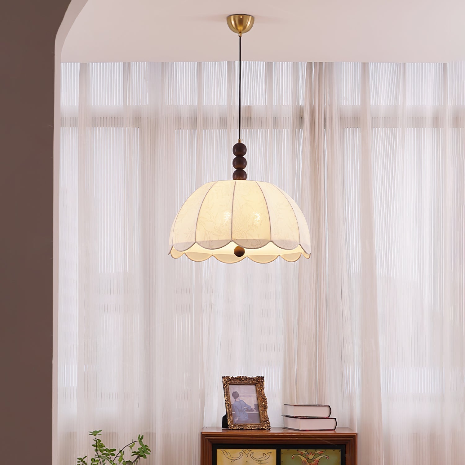 Syphaen Traditional Blossom Fabric Wood Pendant Light