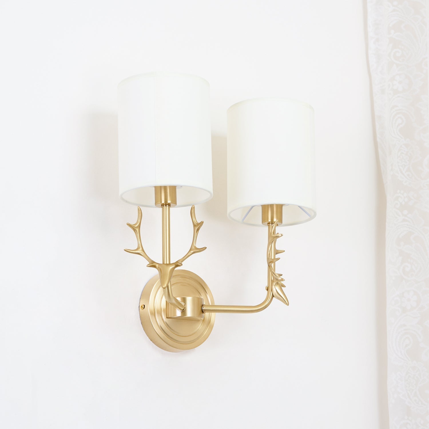 Noble Elegance Deer Head Brass Wall Light - Neutral Decor