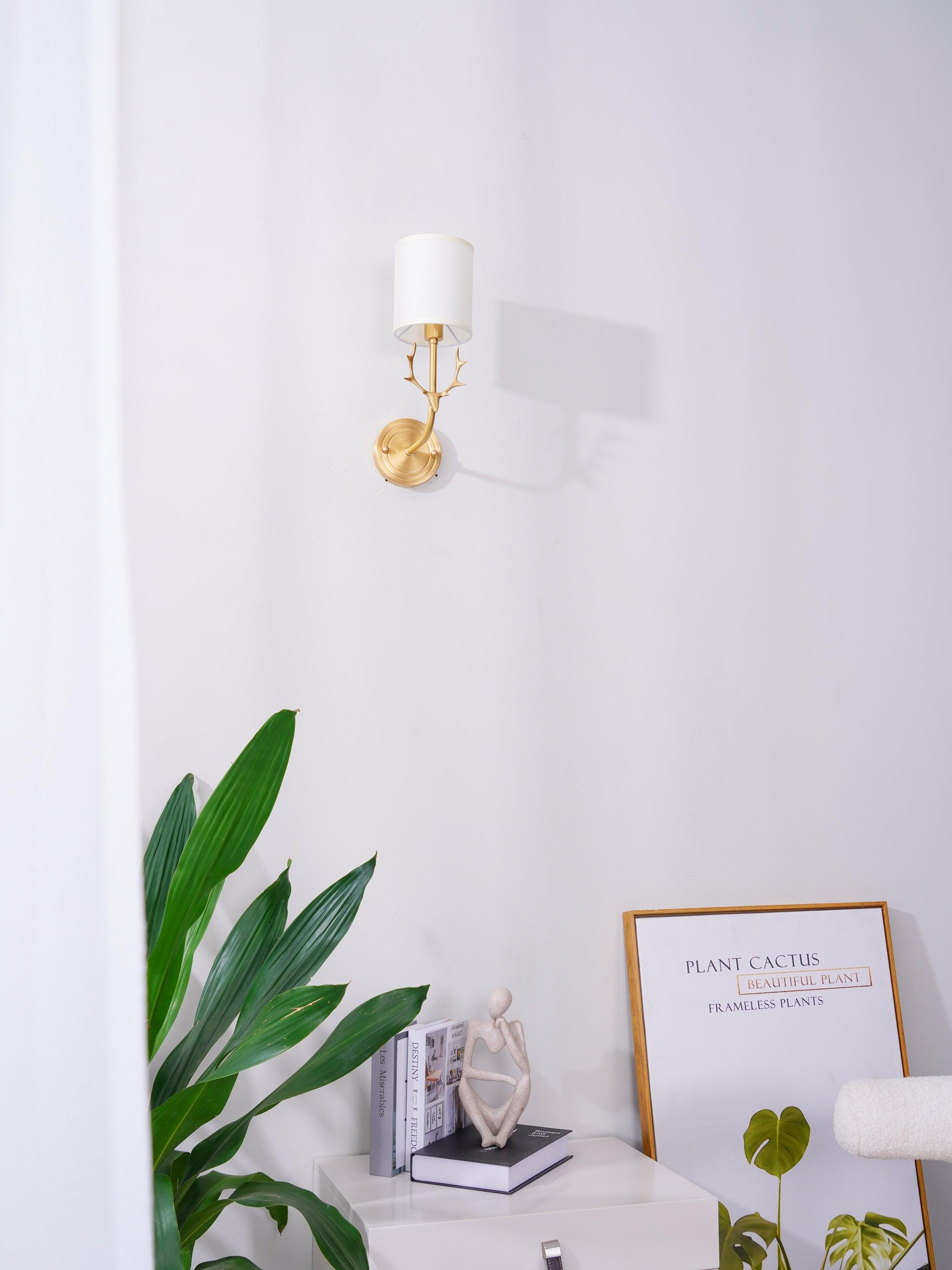 Noble Elegance Deer Head Brass Wall Light - Neutral Decor