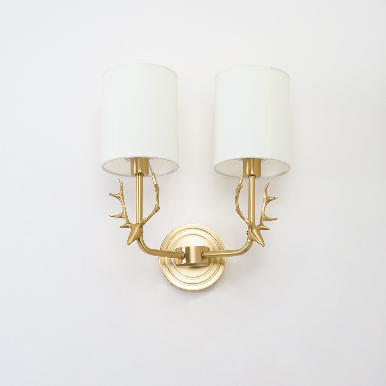 Noble Elegance Deer Head Brass Wall Light - Neutral Decor