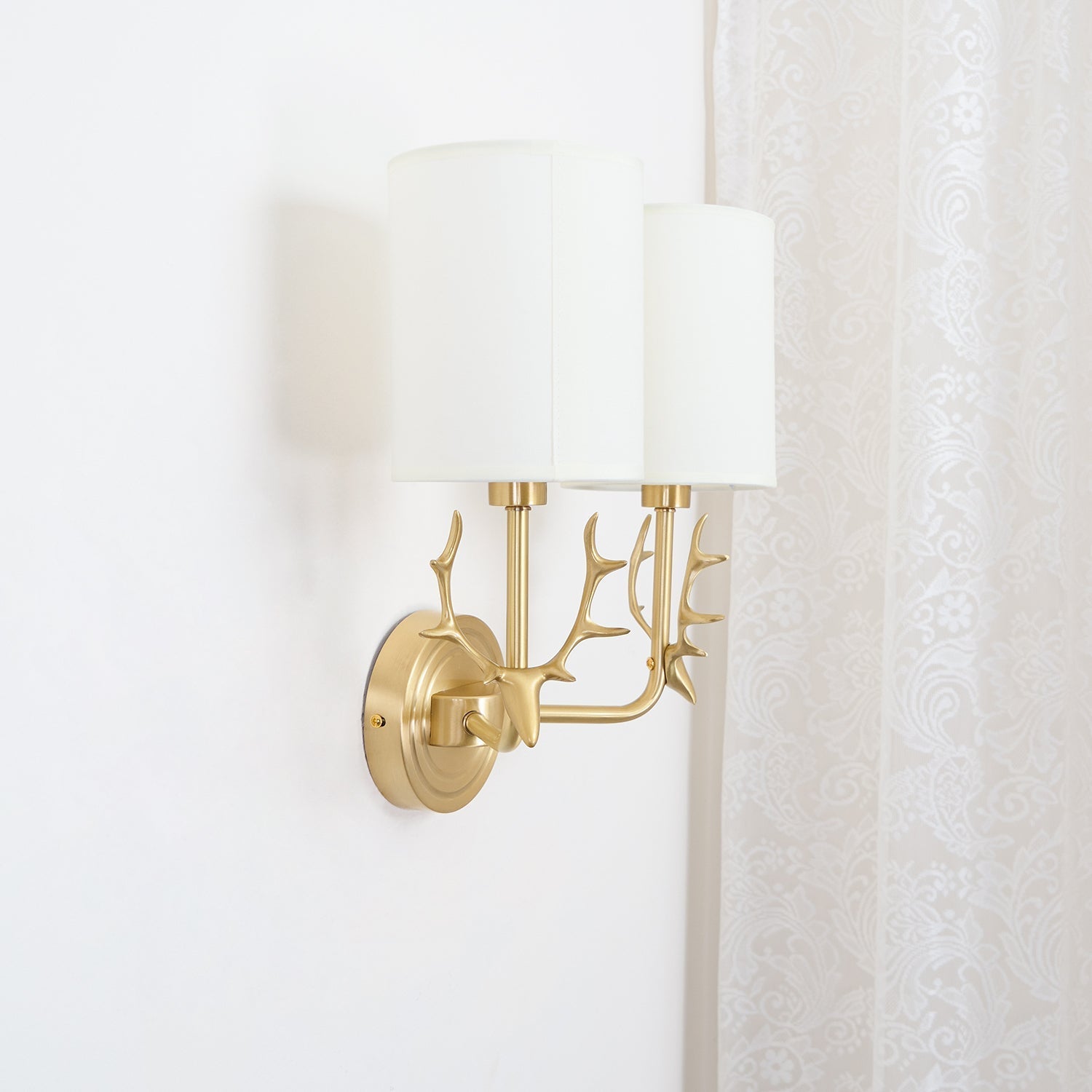 Noble Elegance Deer Head Brass Wall Light - Neutral Decor