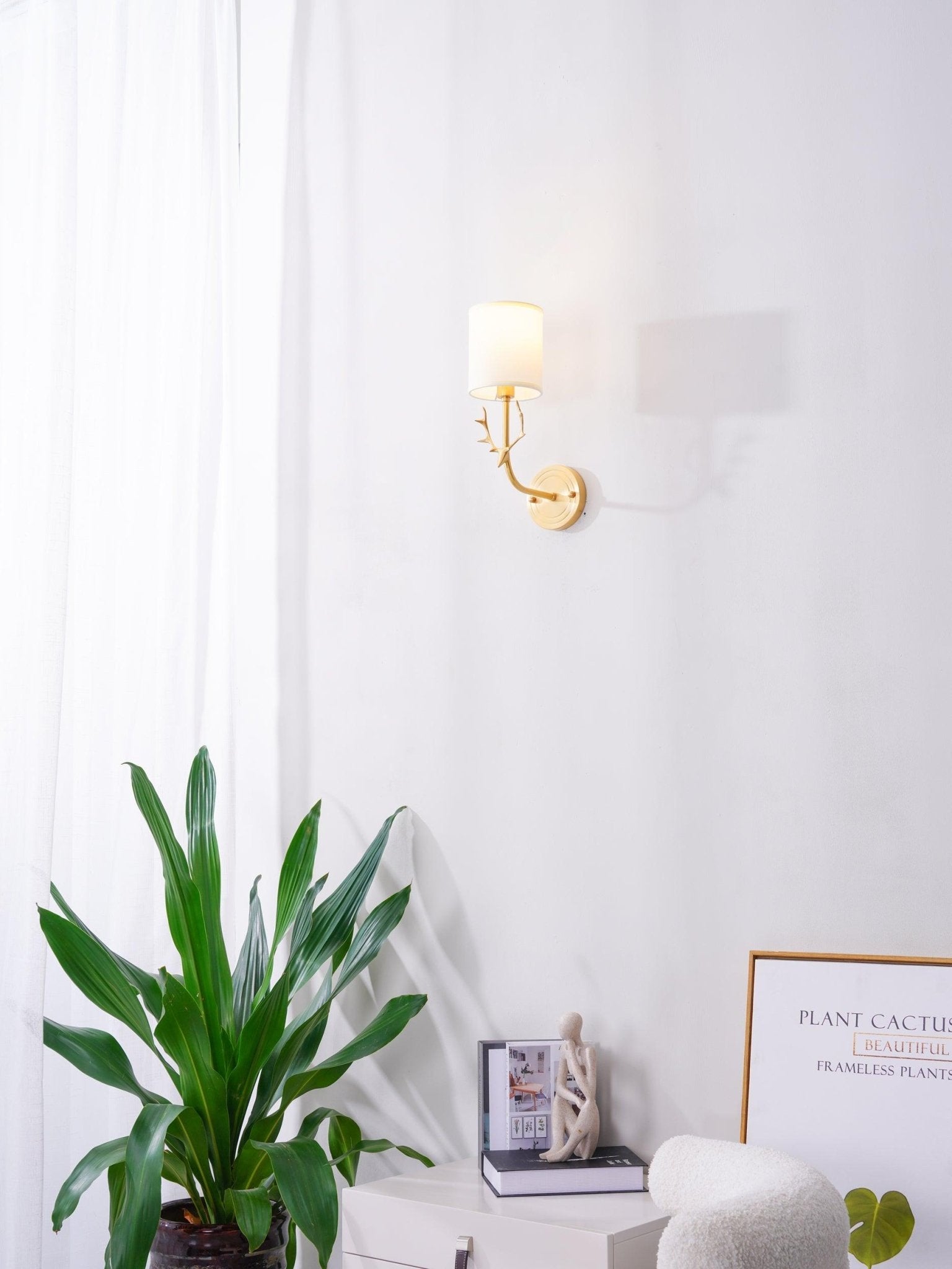 Noble Elegance Deer Head Brass Wall Light - Neutral Decor