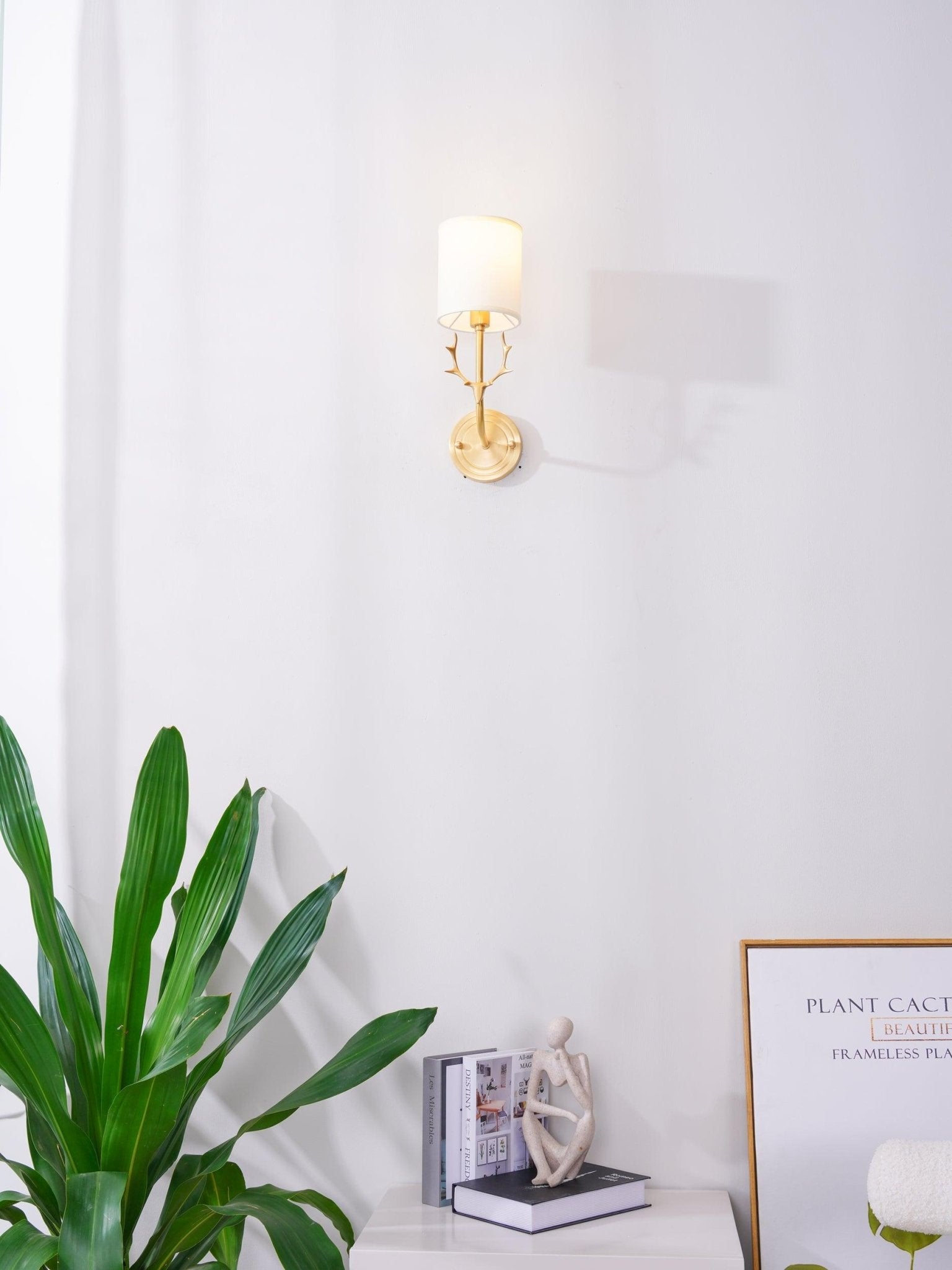 Noble Elegance Deer Head Brass Wall Light - Neutral Decor