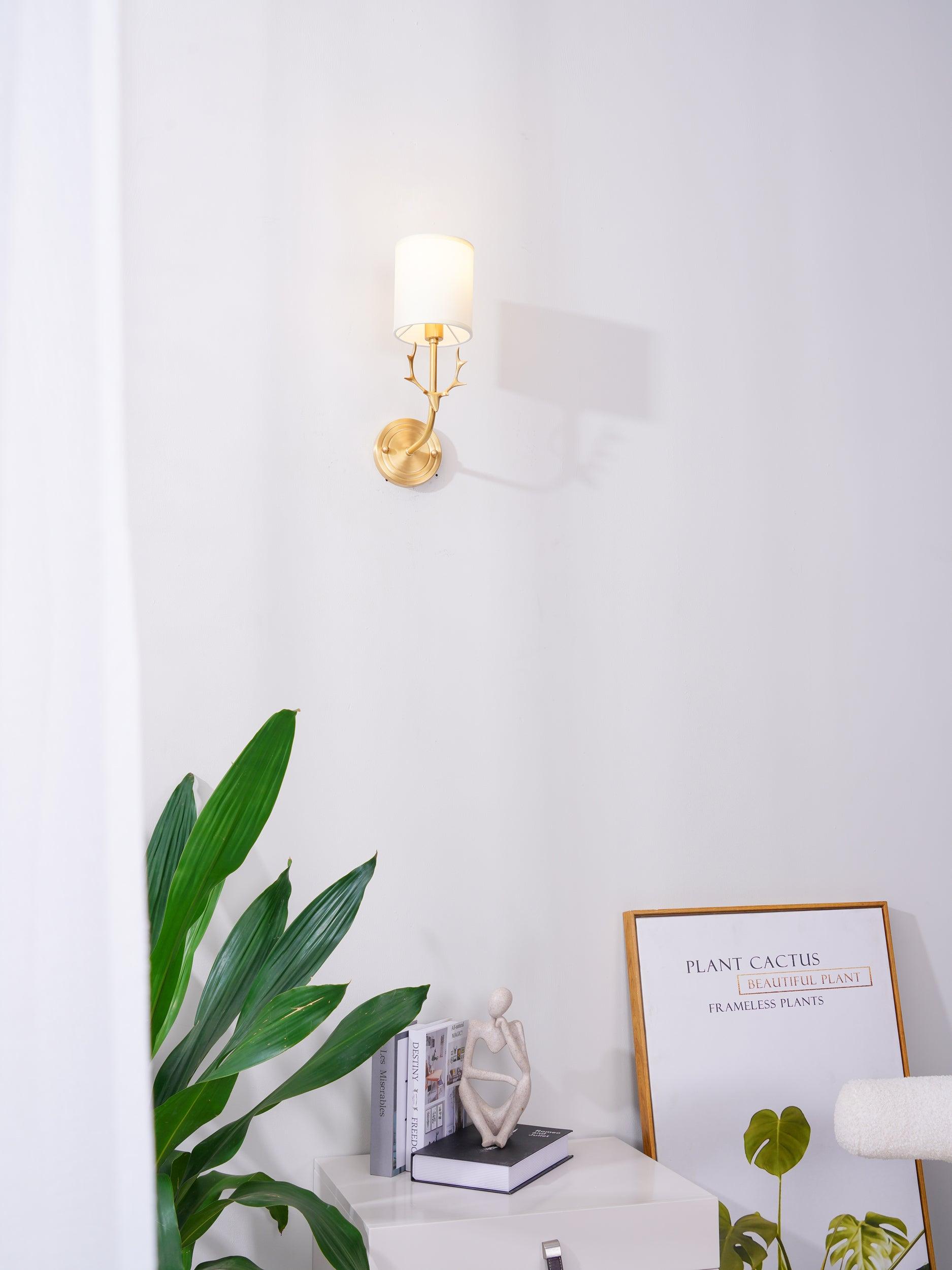 Noble Elegance Deer Head Brass Wall Light - Neutral Decor