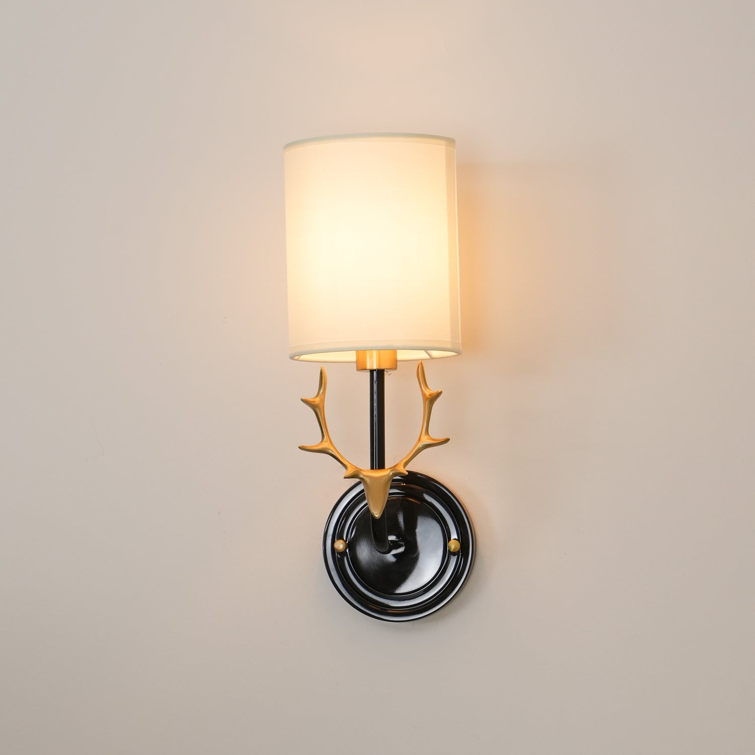 Noble Elegance Deer Head Brass Wall Light - Neutral Decor
