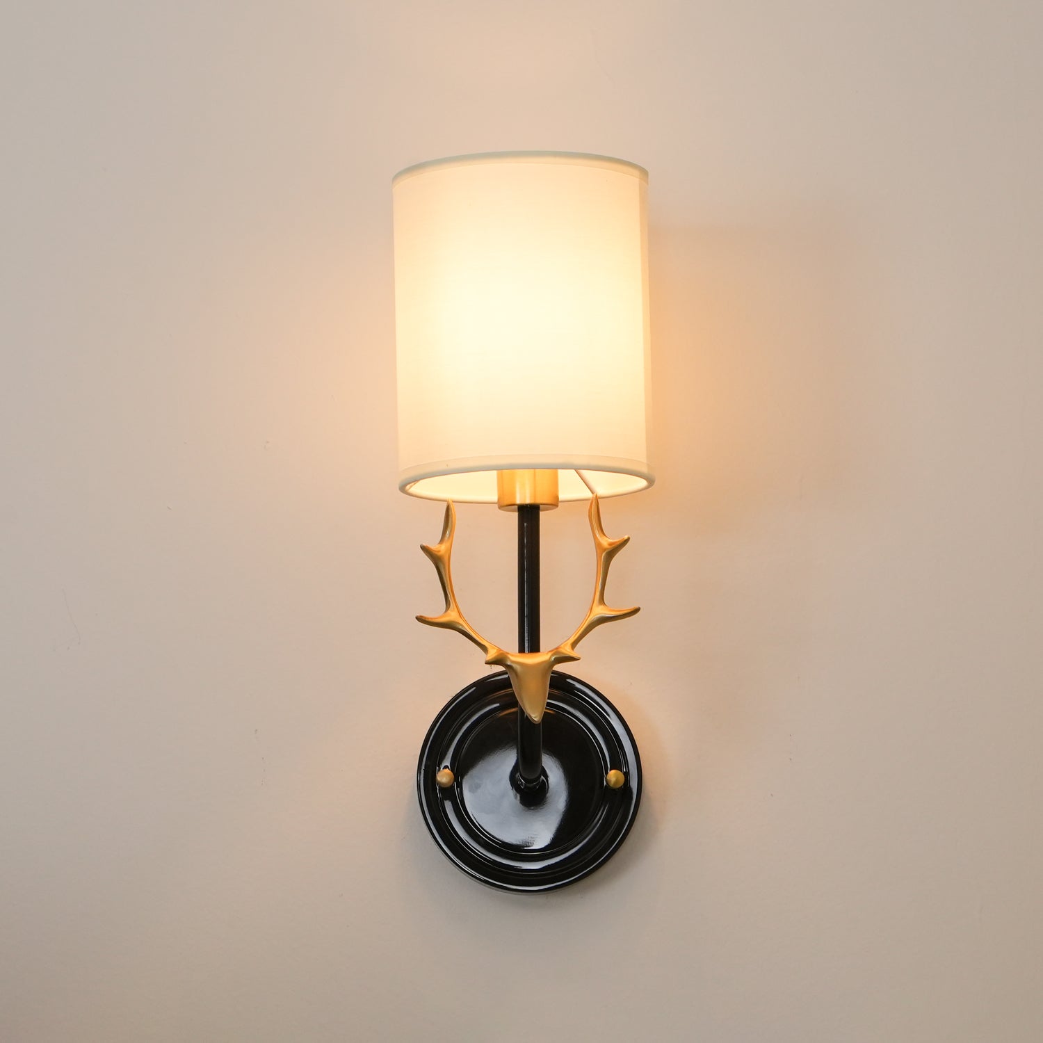 Noble Elegance Deer Head Brass Wall Light - Neutral Decor
