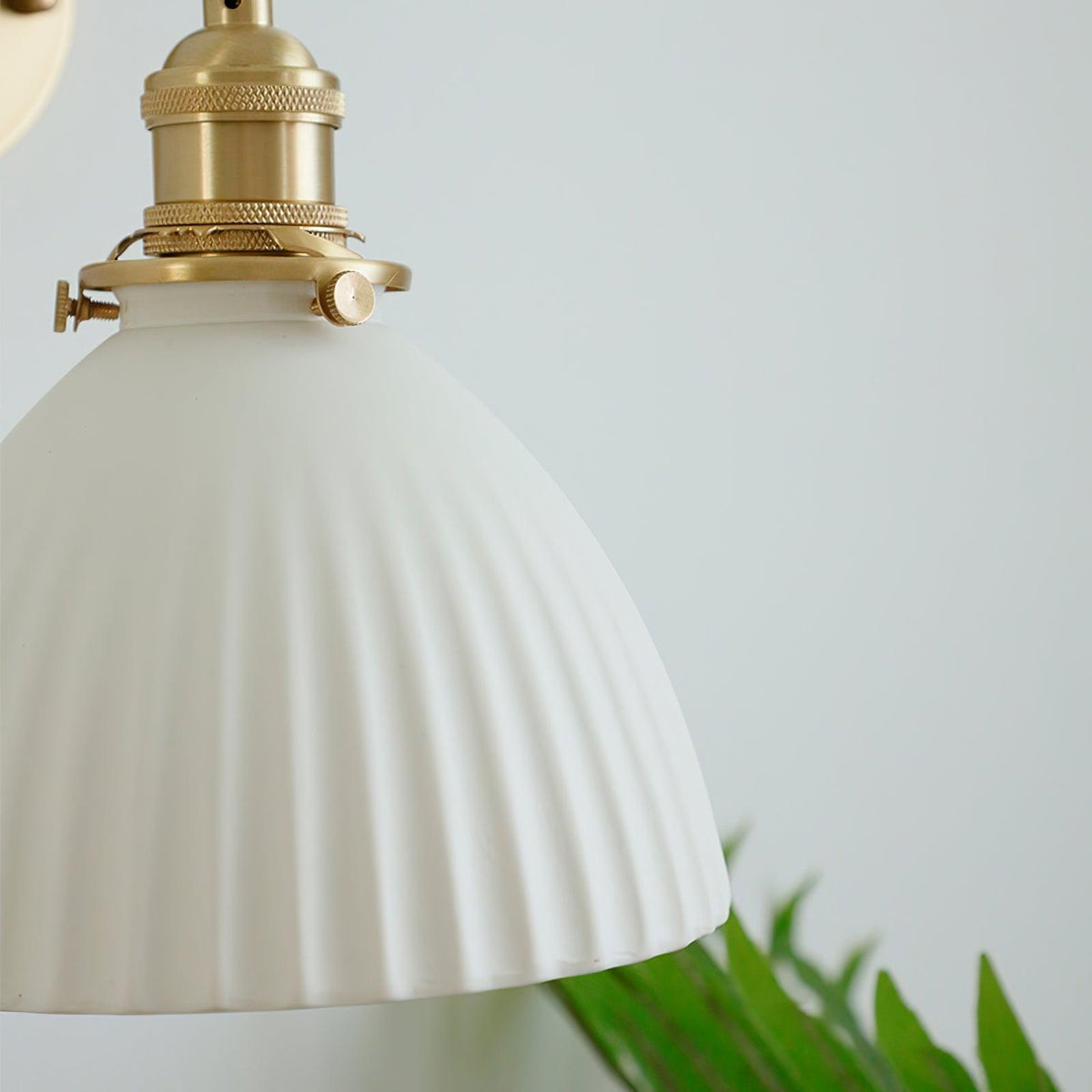 Oriiraria Wall Lamp Pleated Ceramic Brass