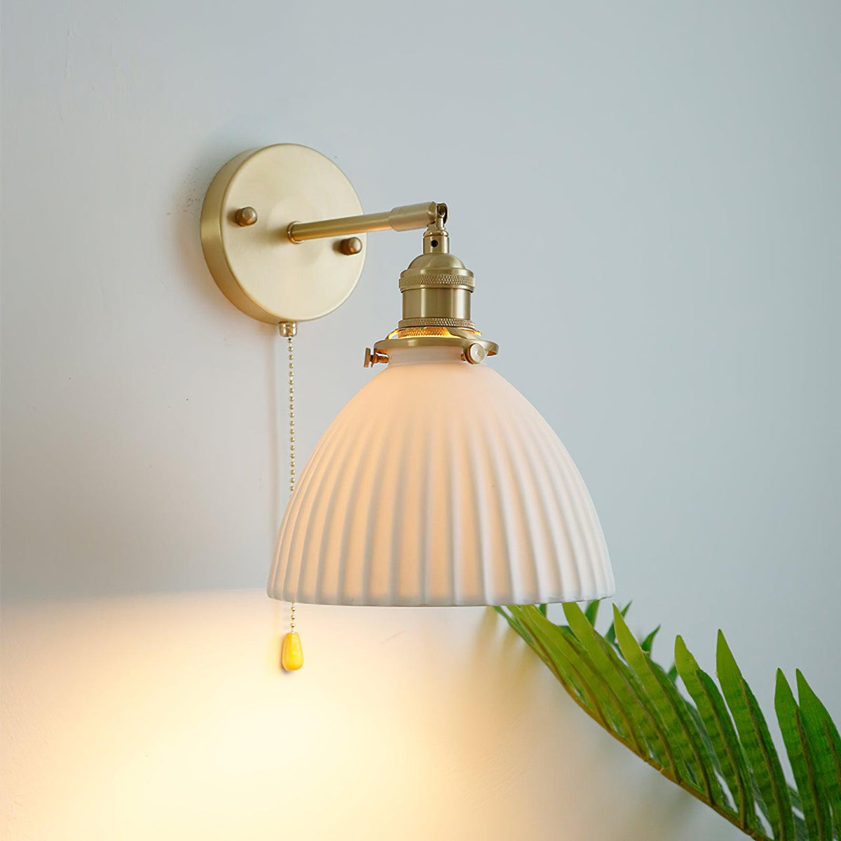 Oriiraria Wall Lamp Pleated Ceramic Brass