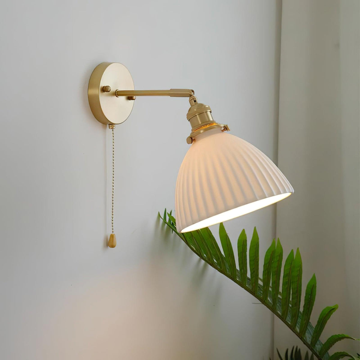 Oriiraria Wall Lamp Pleated Ceramic Brass
