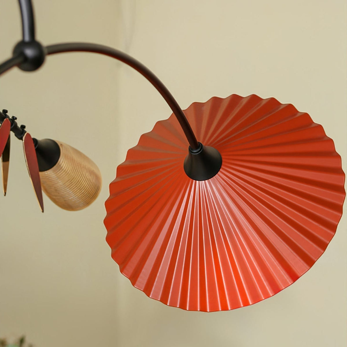 FloraCurv Glass Artisan Pendant Light