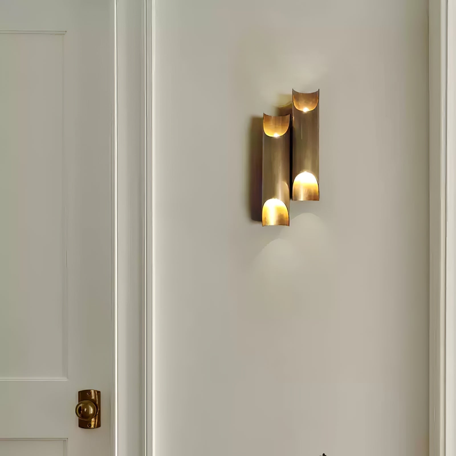 Zodoran Traditional Brass Wall Lamp