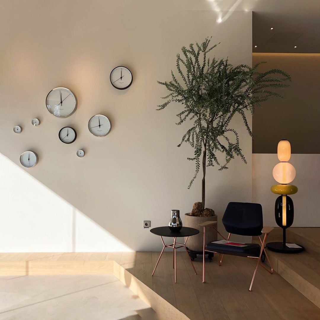 Rhovan Modern Table Lamp