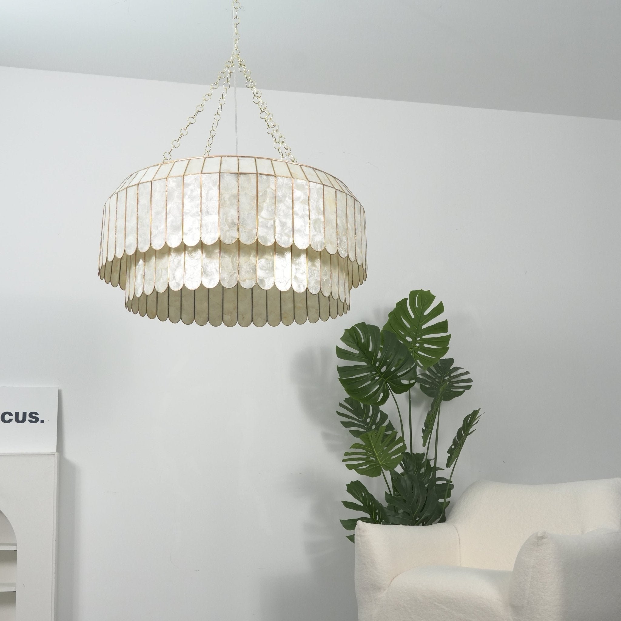 Holz Gold Shell Metal Aurelia Chandelier