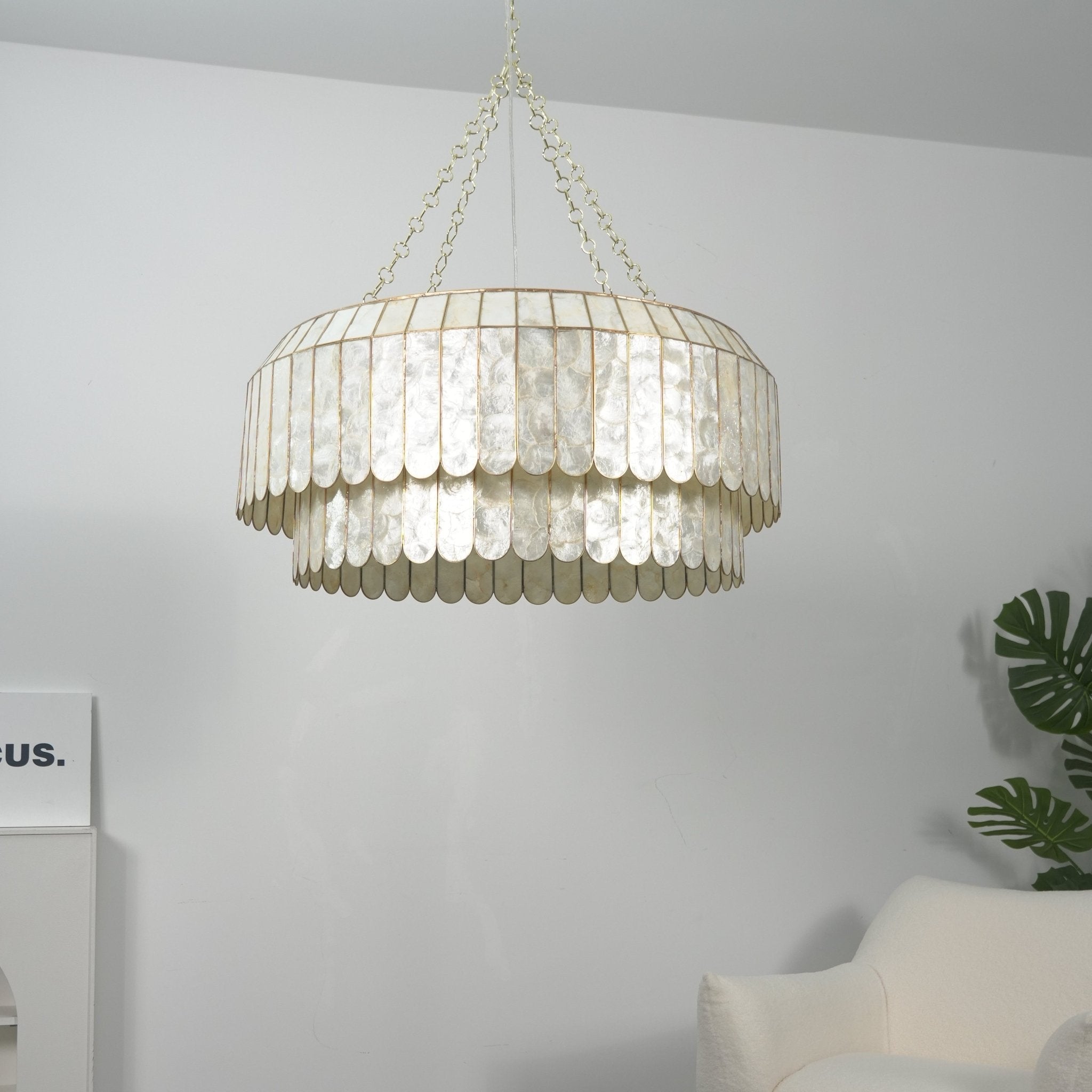 Holz Gold Shell Metal Aurelia Chandelier