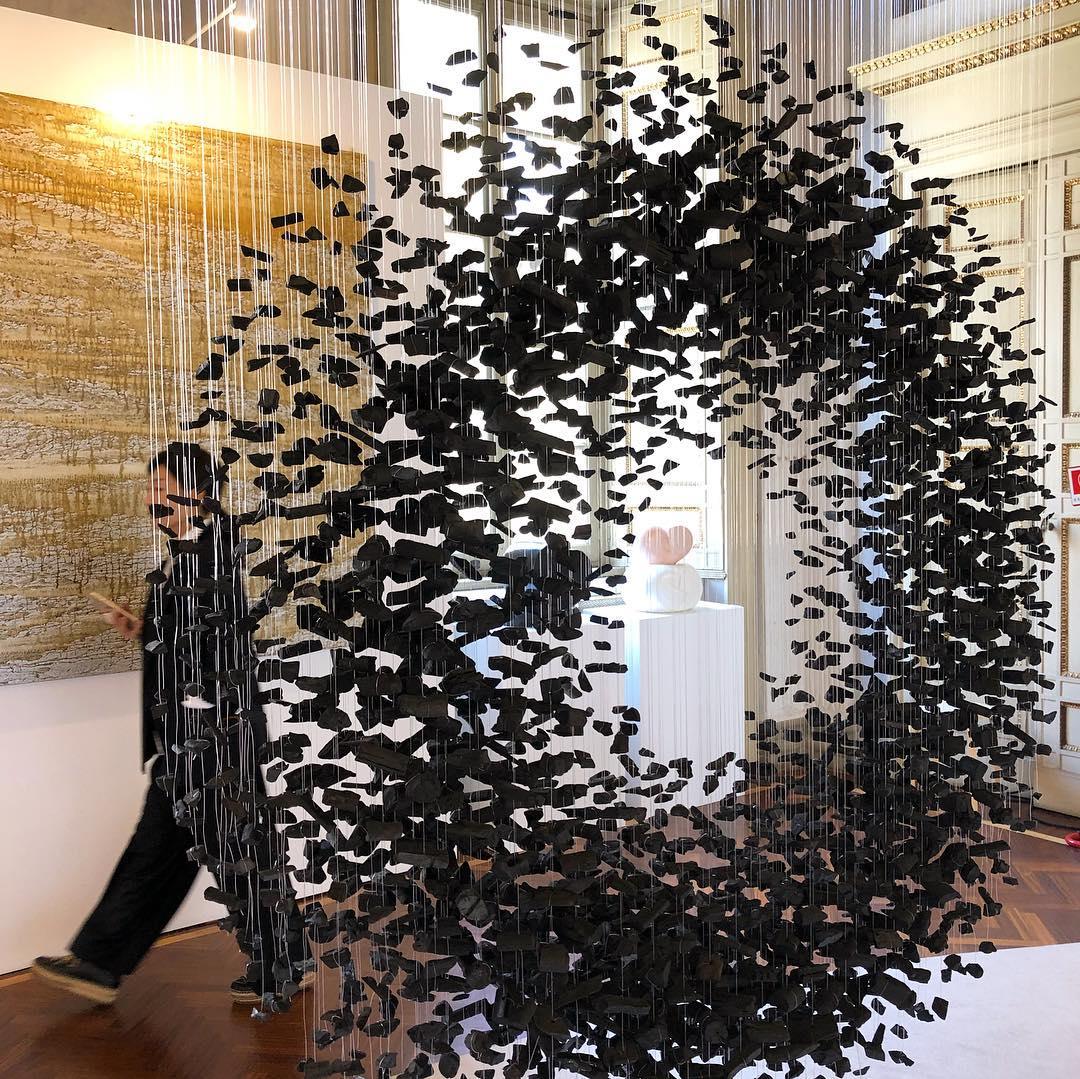 Orinridge Black Stones Chandelier
