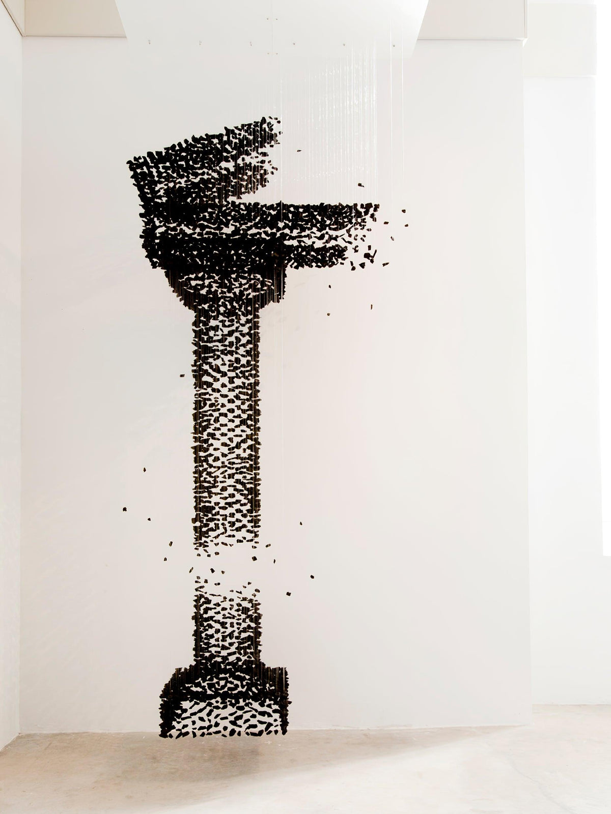 Orinridge Black Stones Chandelier