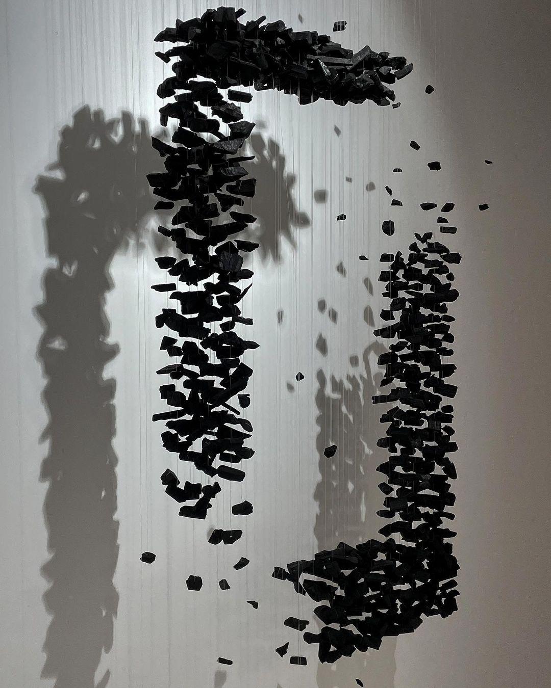 Orinridge Black Stones Chandelier