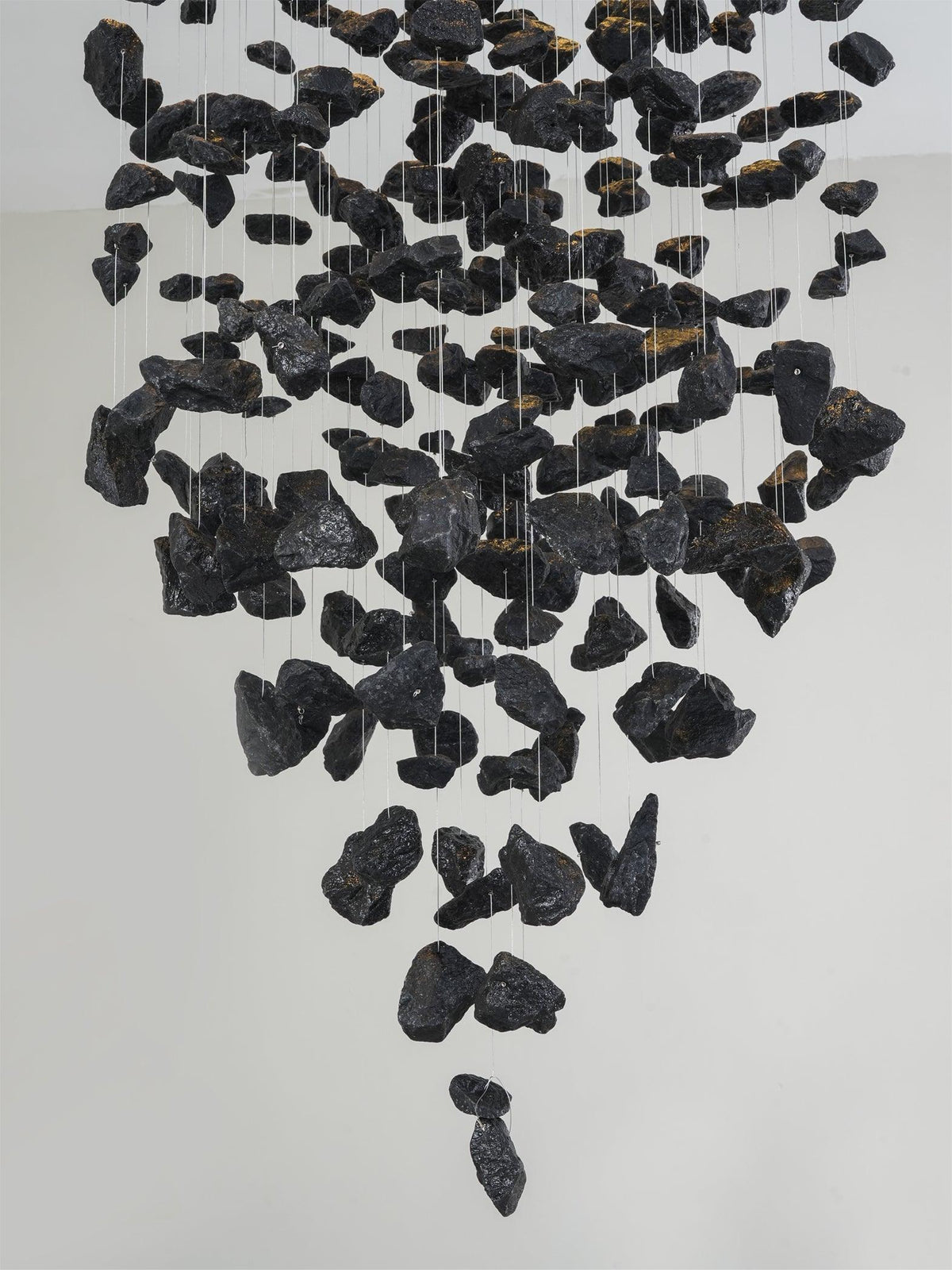 Orinridge Black Stones Chandelier