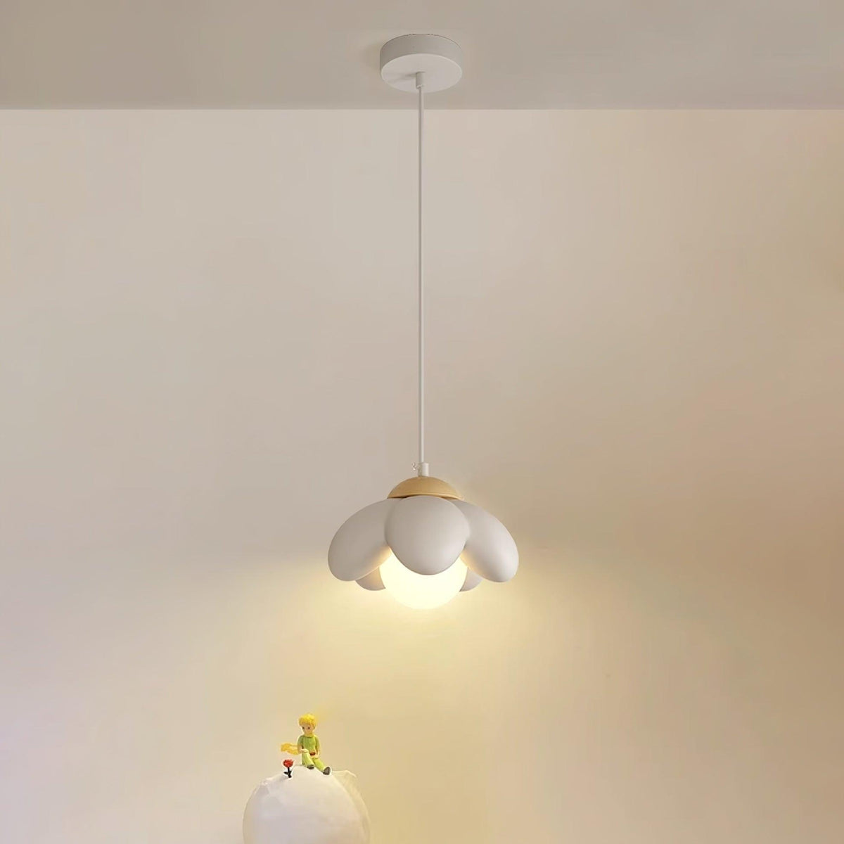 Clae Resin Cozy Artistic Pendant Lamp
