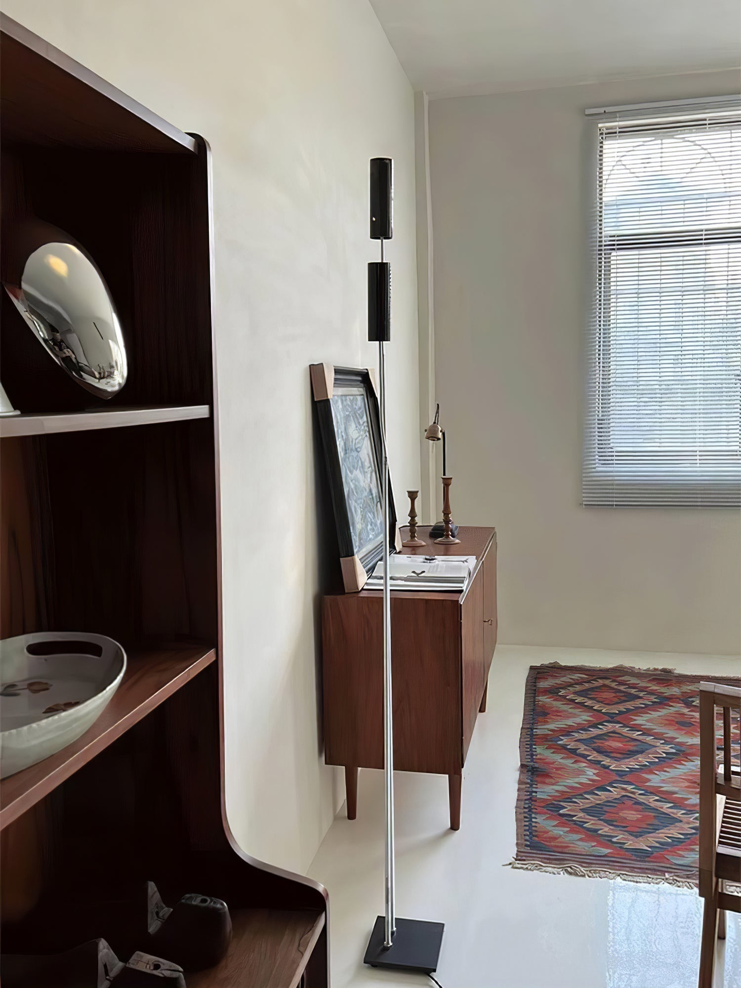 Telum Minimalist Black Floor Lamp