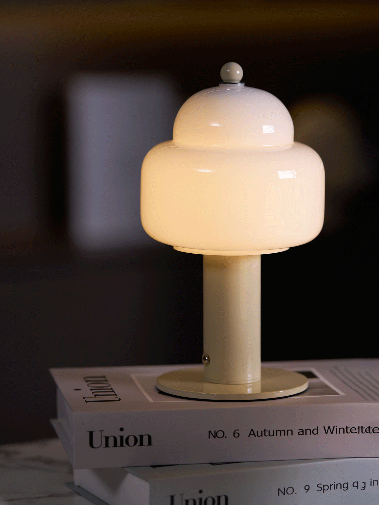 Avenaella Modern Table Lamp
