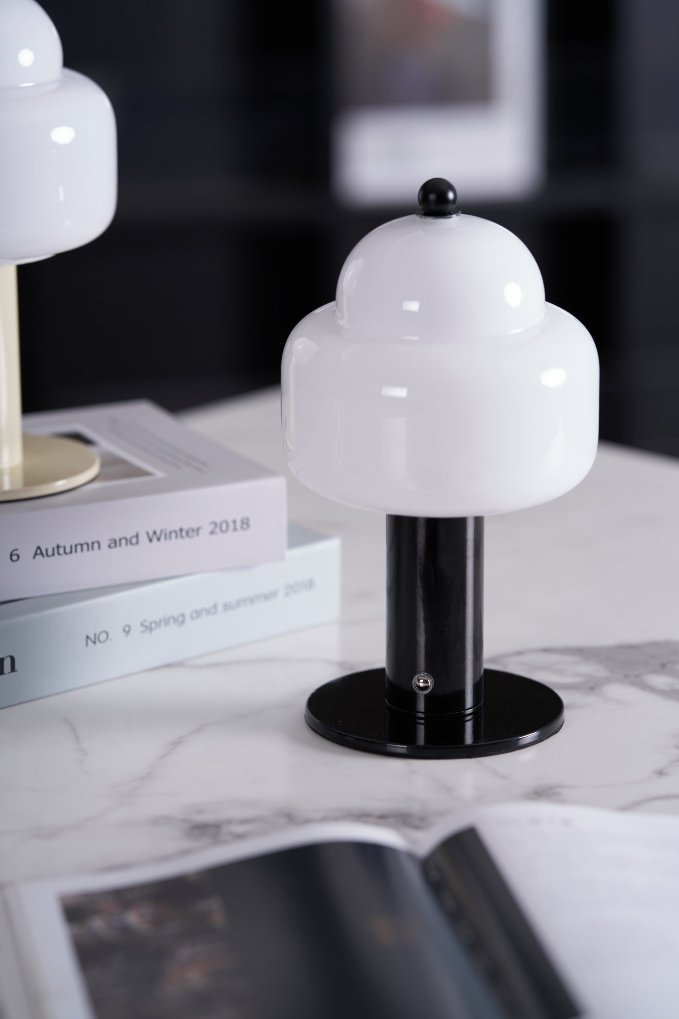 Avenaella Modern Table Lamp