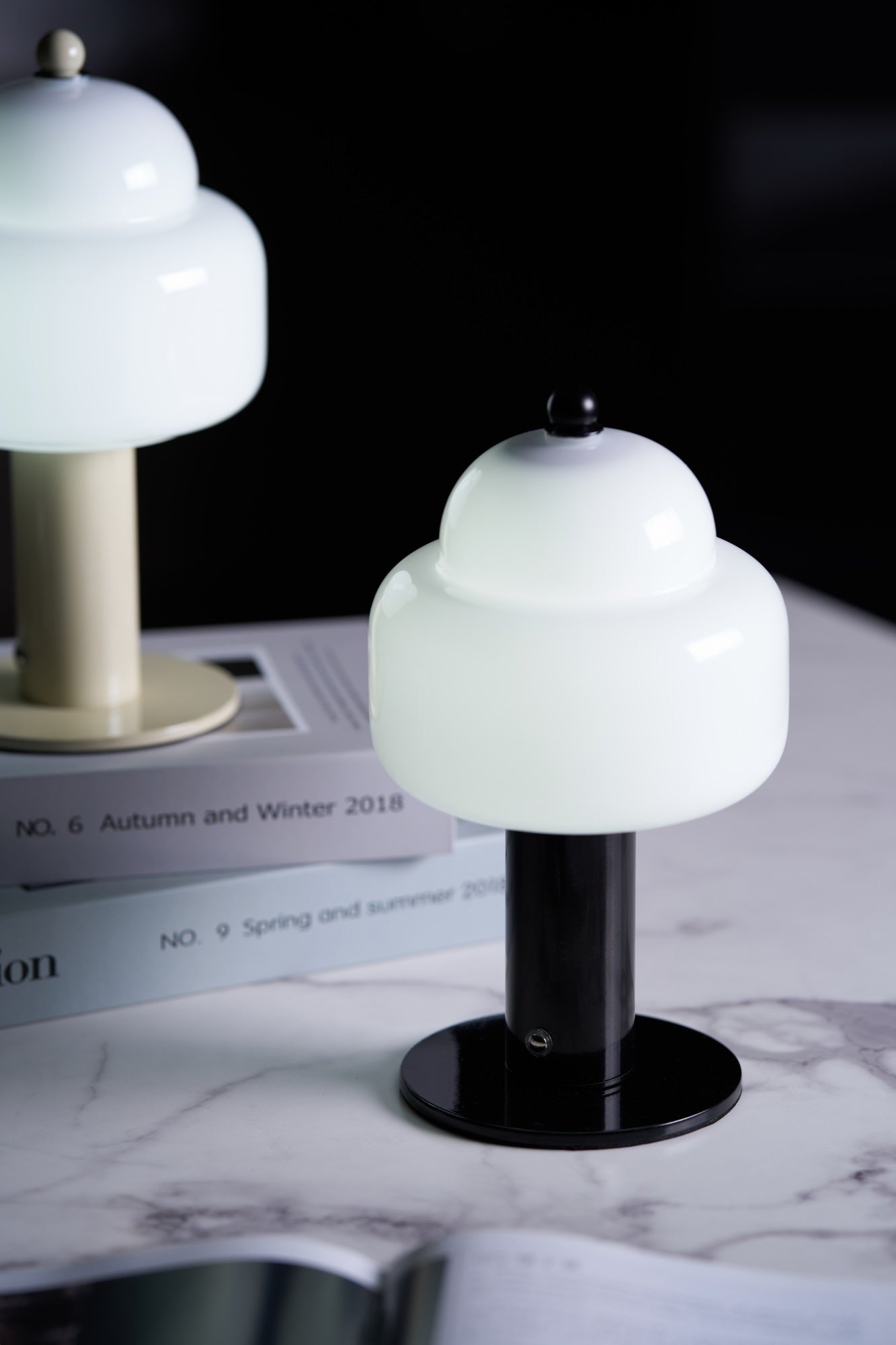 Avenaella Modern Table Lamp