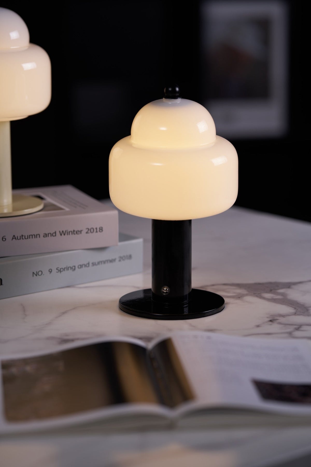 Avenaella Modern Table Lamp