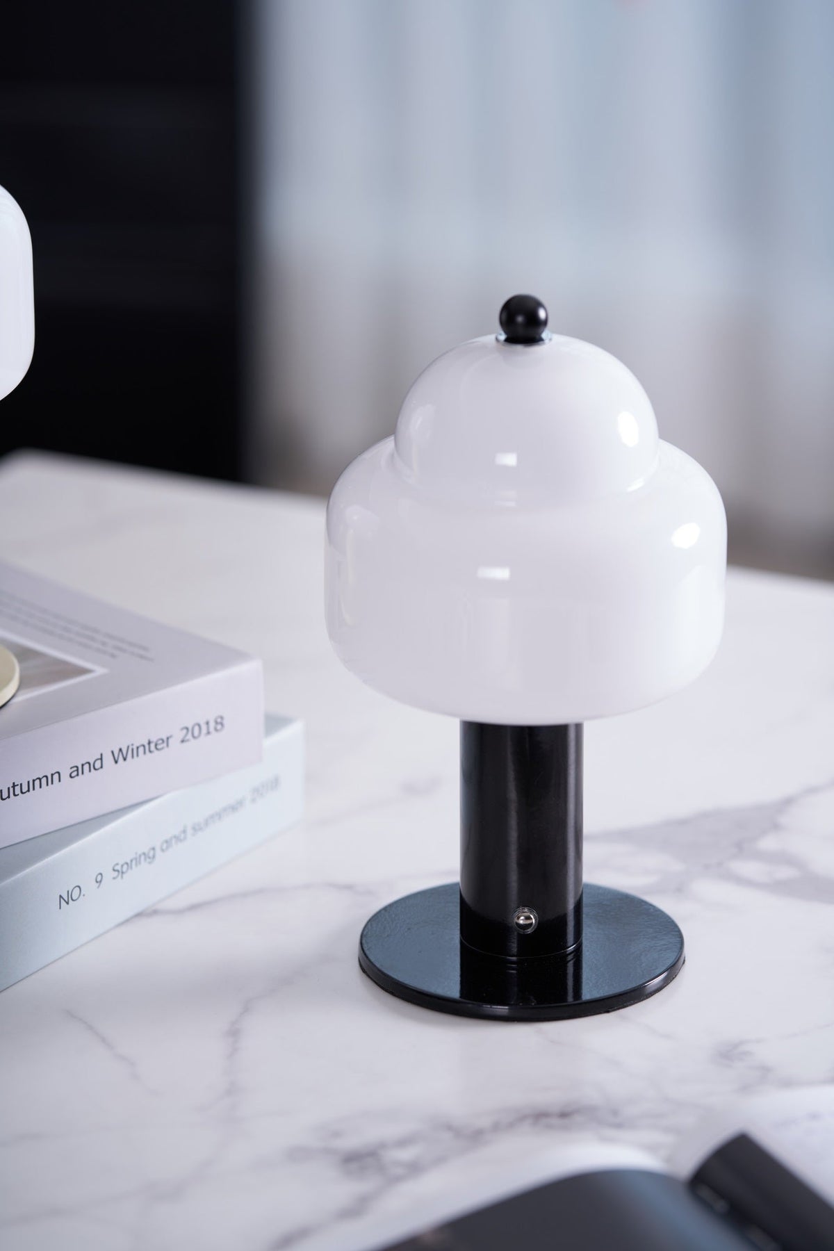Avenaella Modern Table Lamp