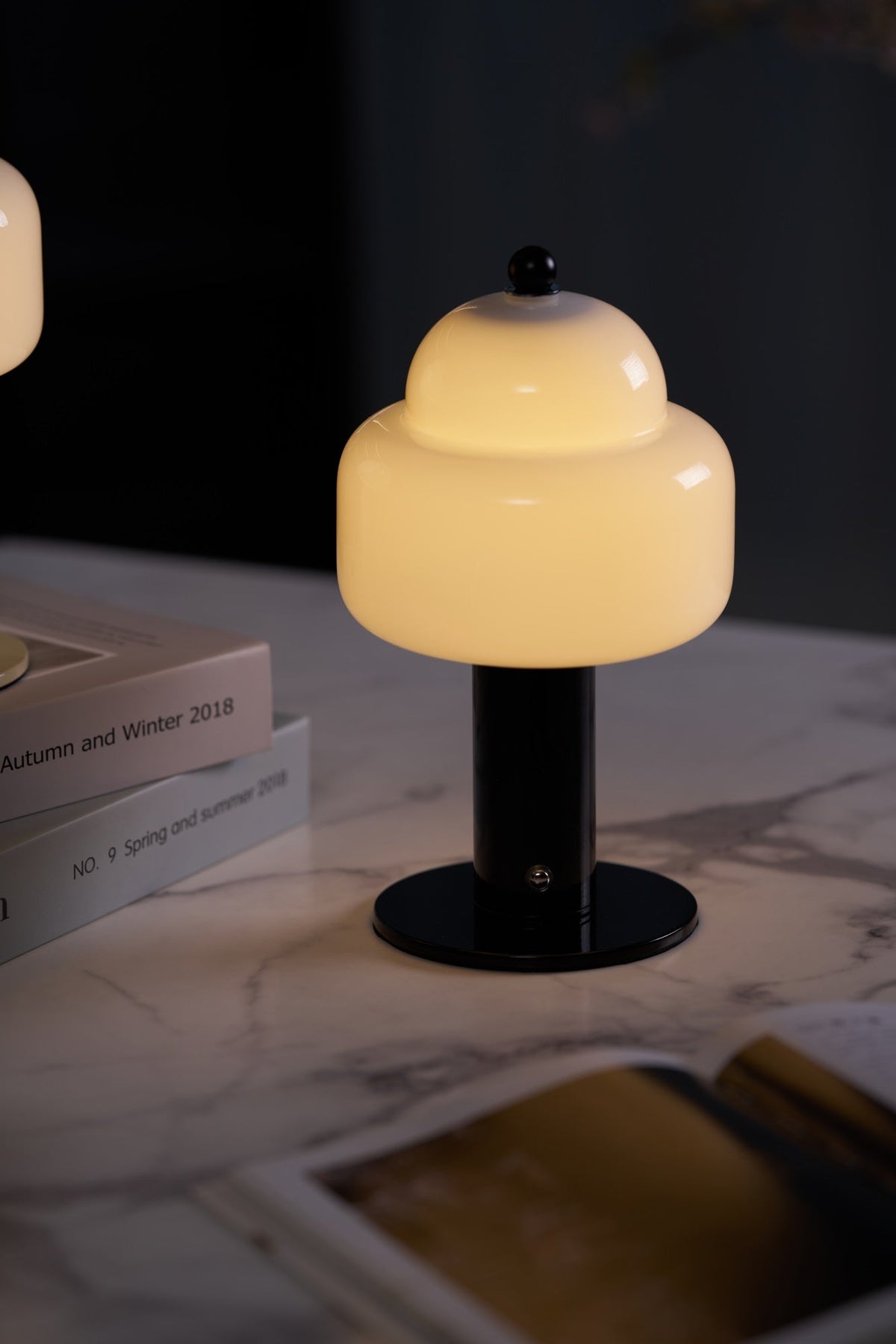 Avenaella Modern Table Lamp