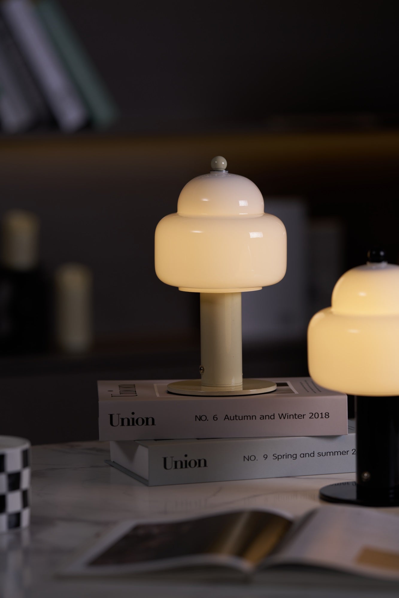 Avenaella Modern Table Lamp