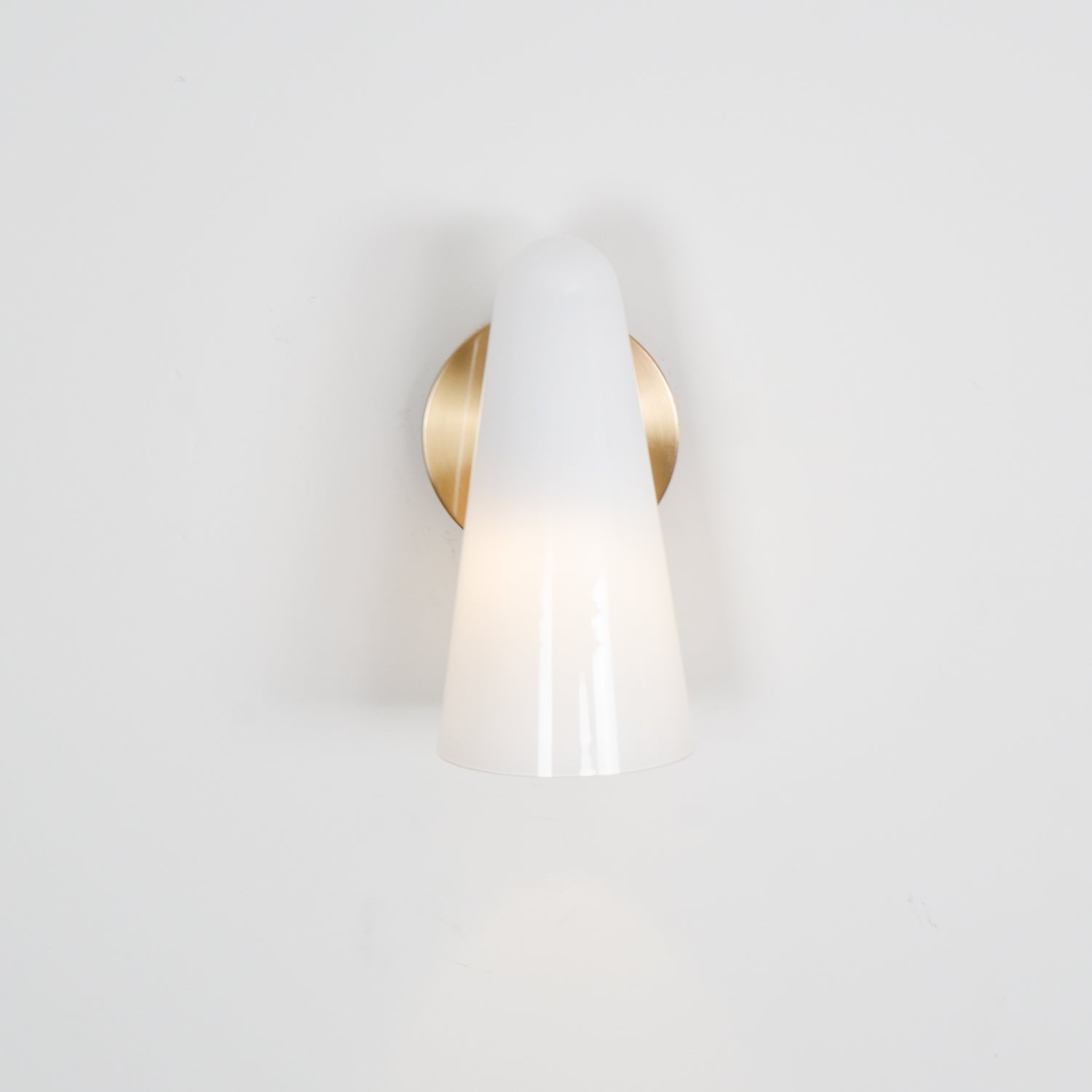 Lioririella Conical Glass Wall Lamp
