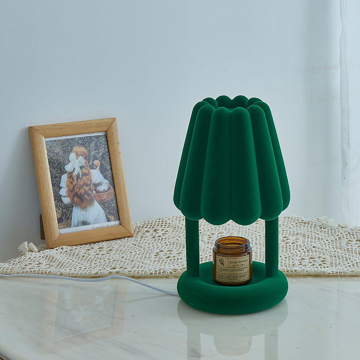 Lucoiella Modern Resin Table Lamp