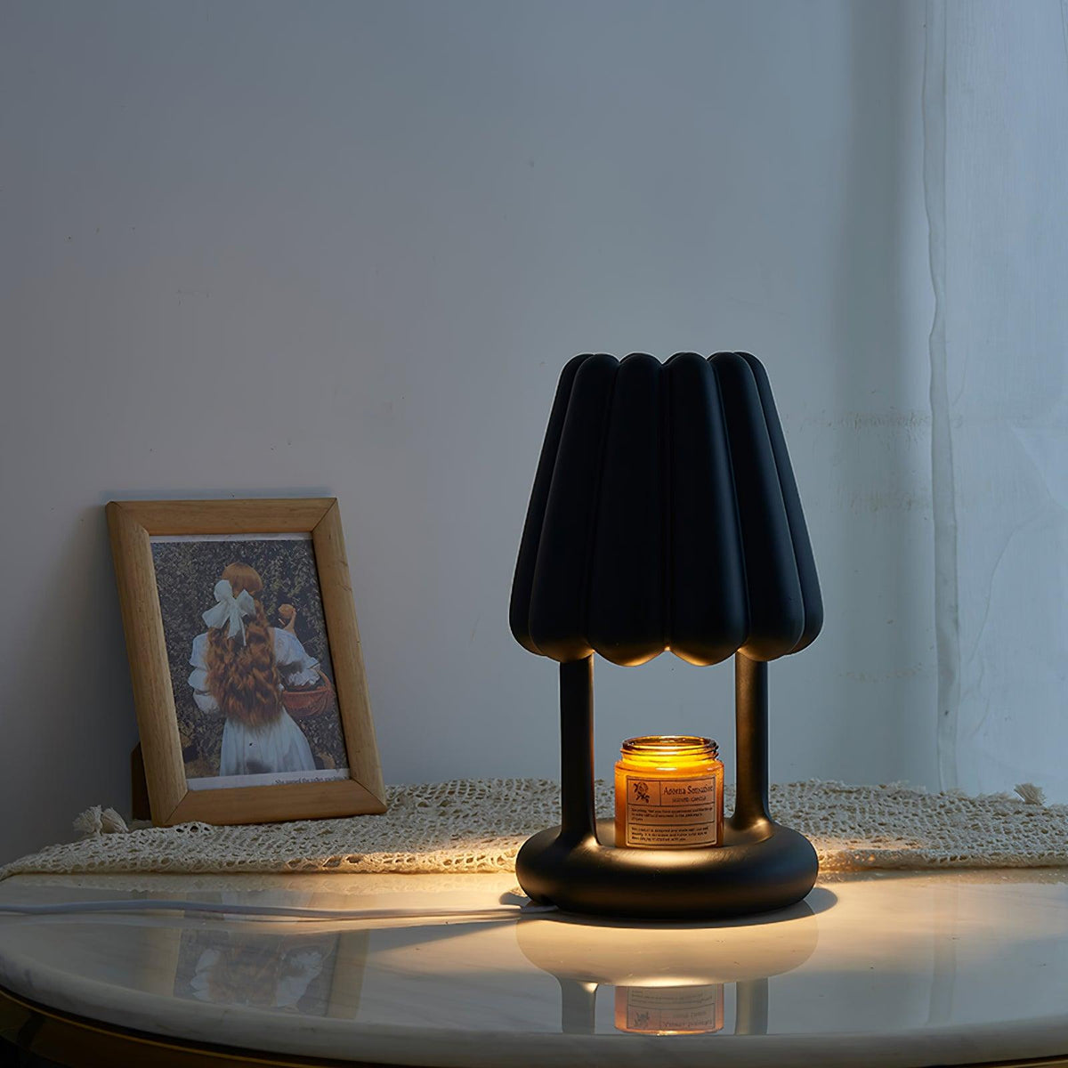 Lucoiella Modern Resin Table Lamp