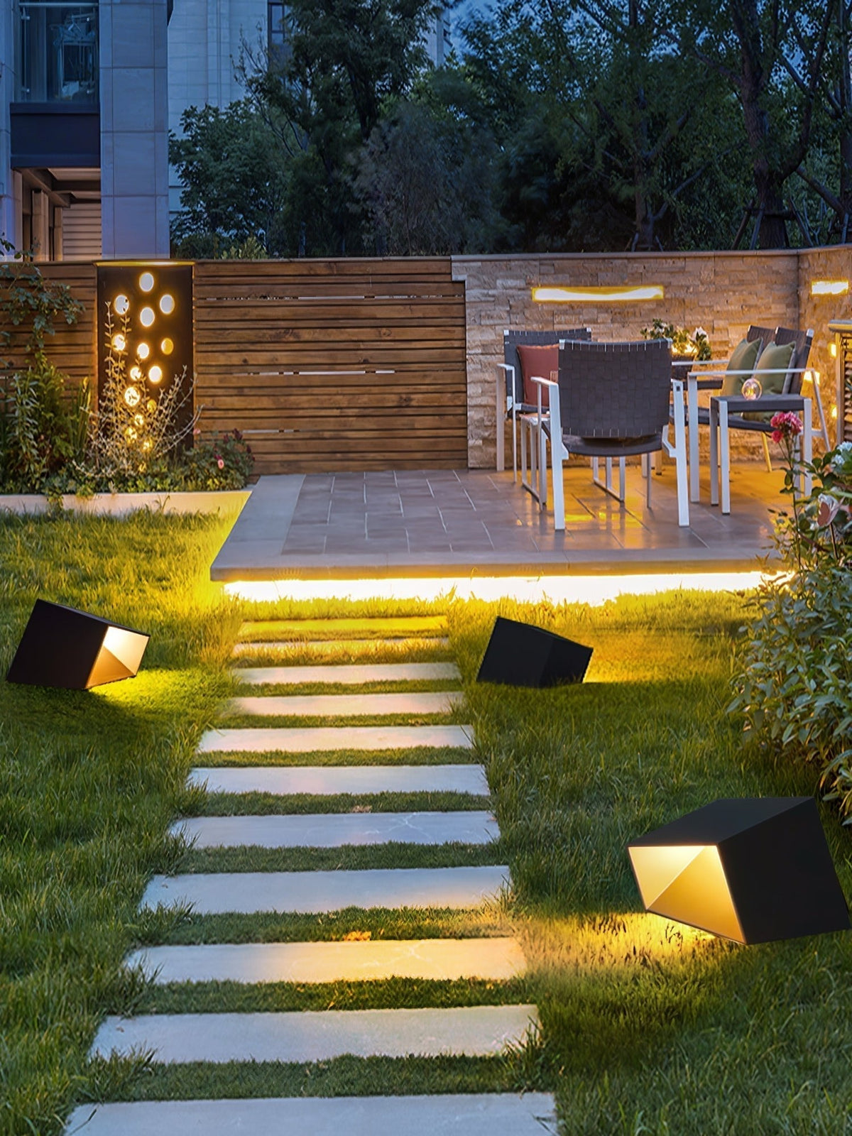 Evsore Unique Cube Garden Solar Outdoor Light