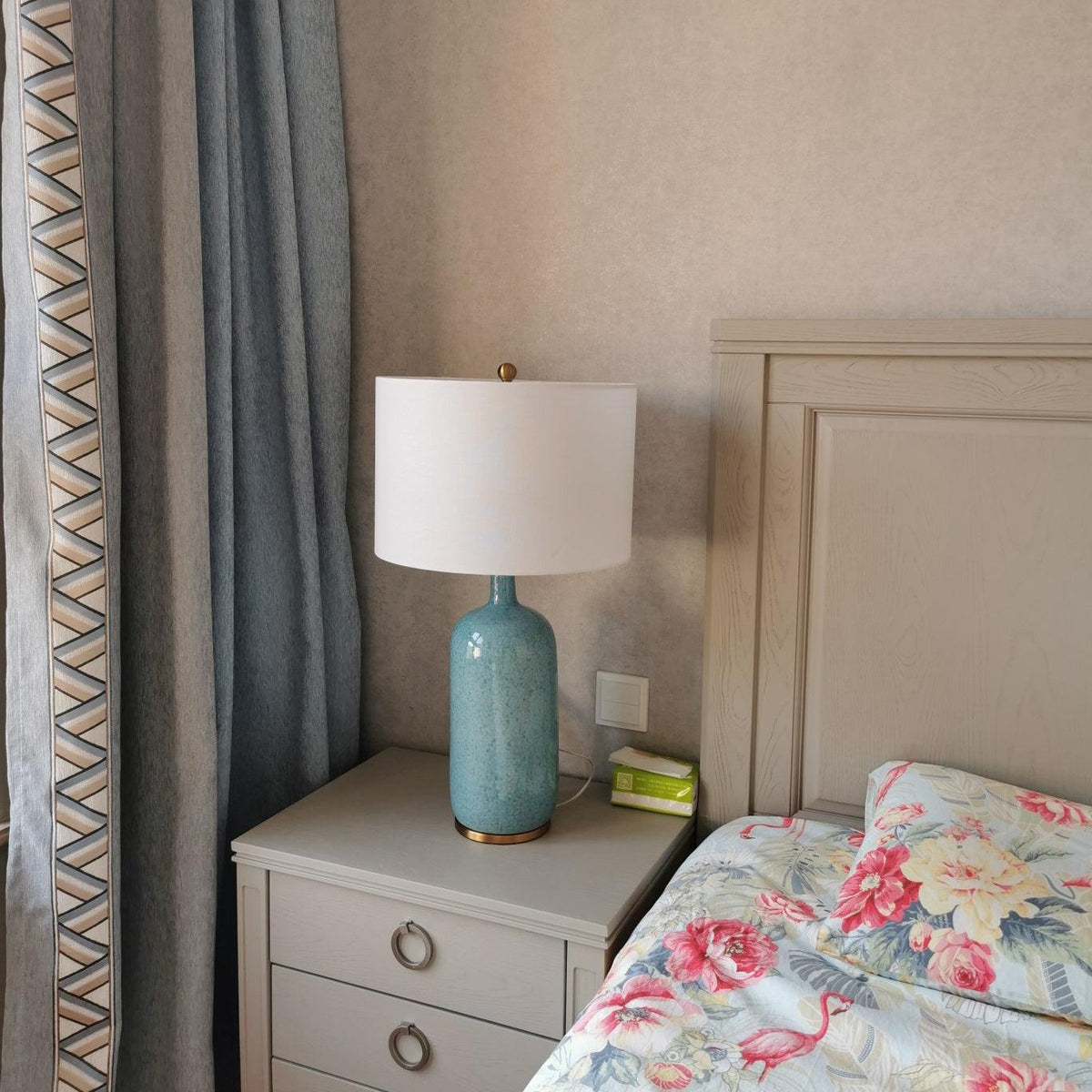 Vintare Fabric Ceramics Table Lamp