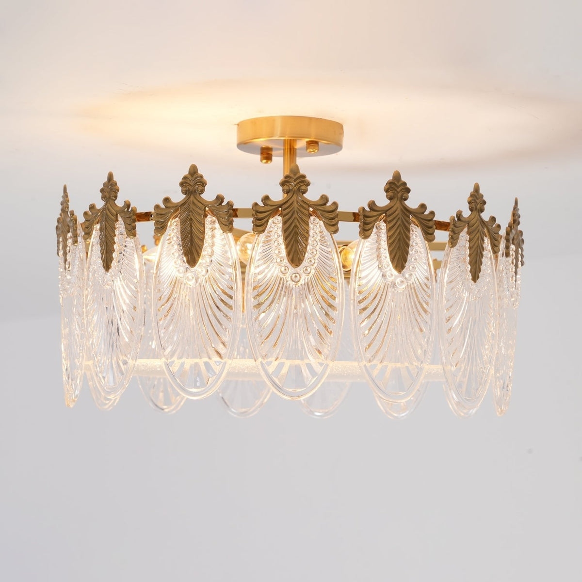 Eirisena Chandelier Glass Petals Gold Frame Round