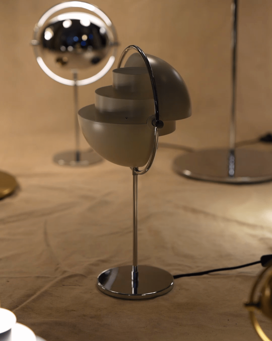 Selanine Modern Table Lamp