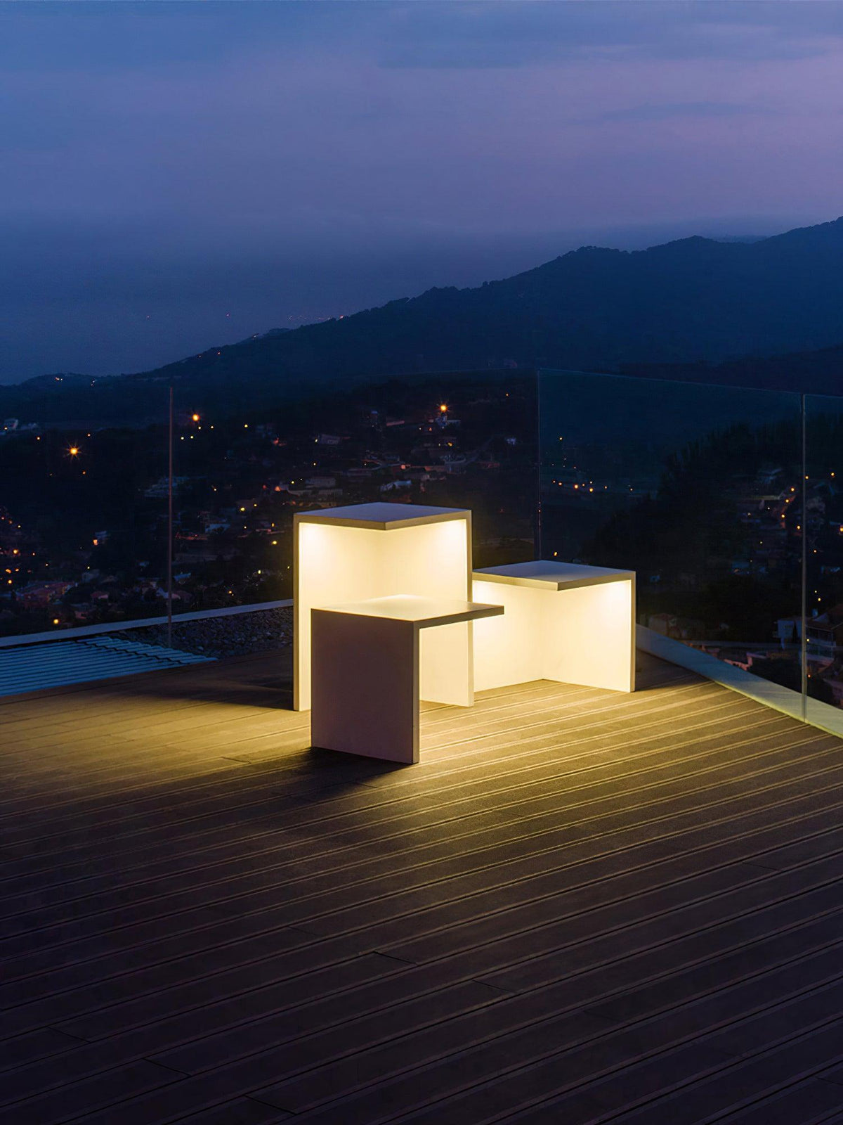Feriora Modern Steel Table Light